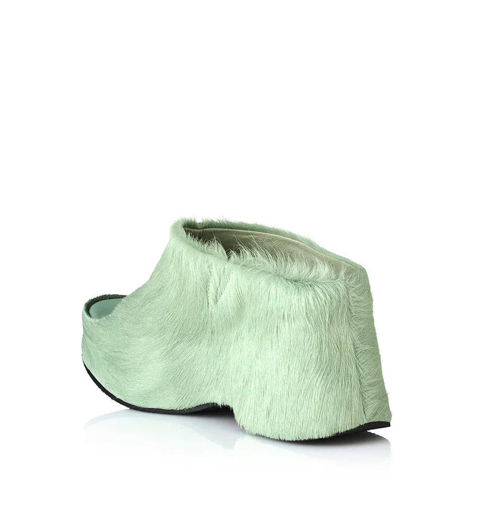 ALIAS MAE Womens Glaise Mules in Wasabi Pony - Image 4