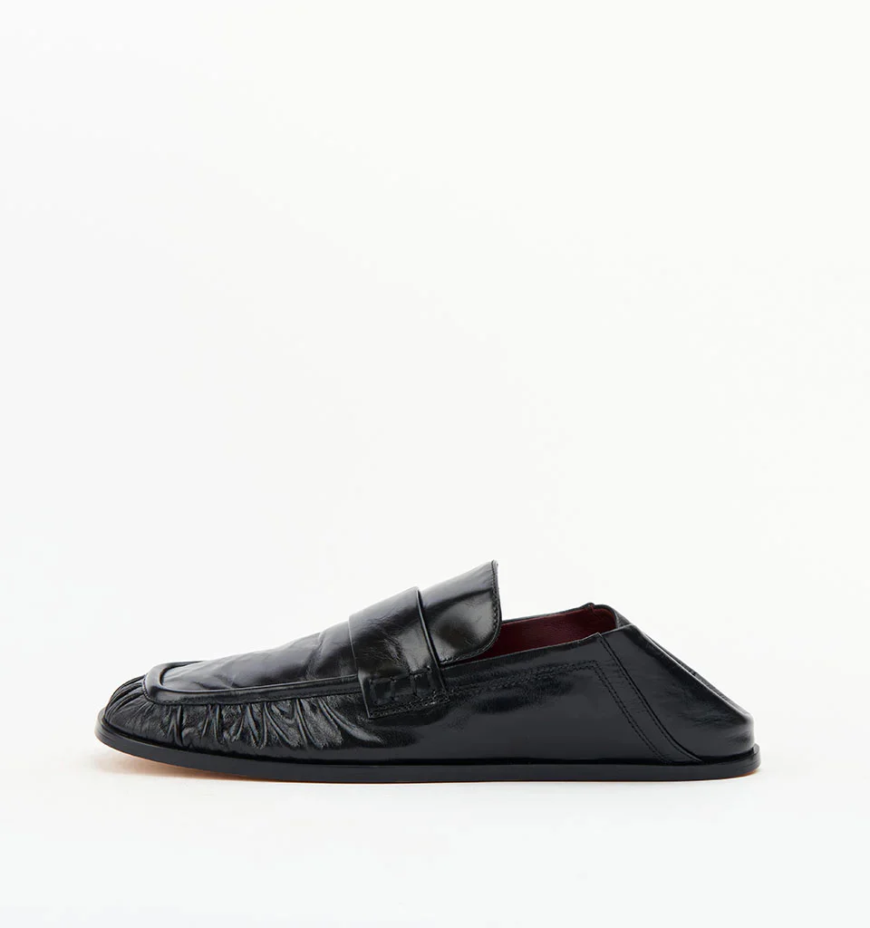 ALIAS MAE Womens Kruz Loafers in Black Oily Leather - Image 2