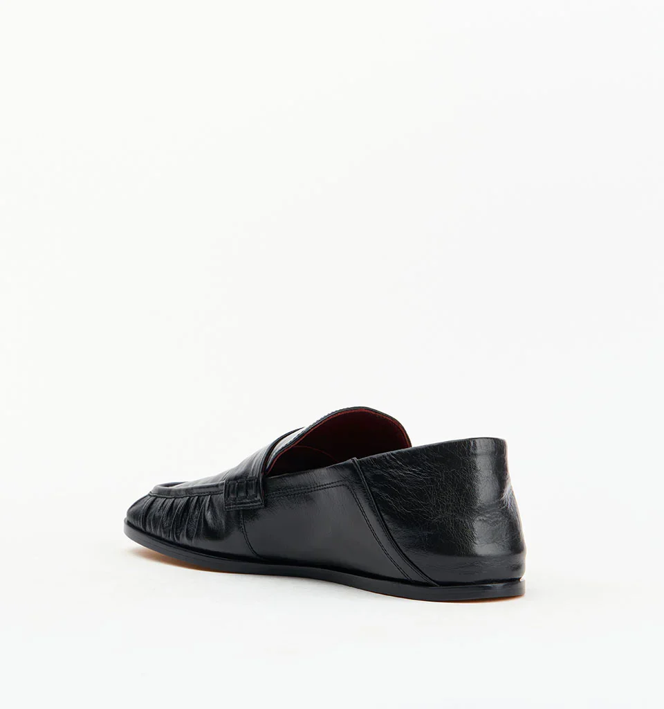 ALIAS MAE Womens Kruz Loafers in Black Oily Leather - Image 4