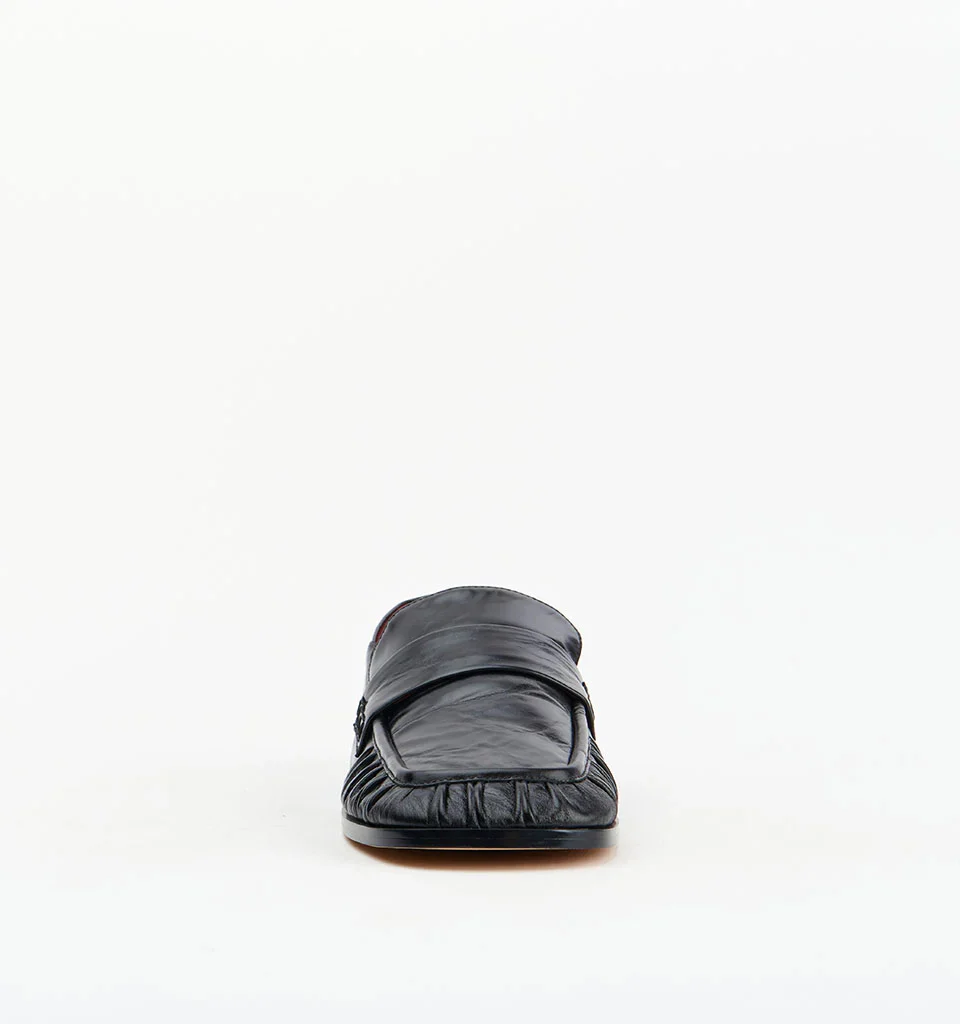 ALIAS MAE Womens Kruz Loafers in Black Oily Leather - Image 6