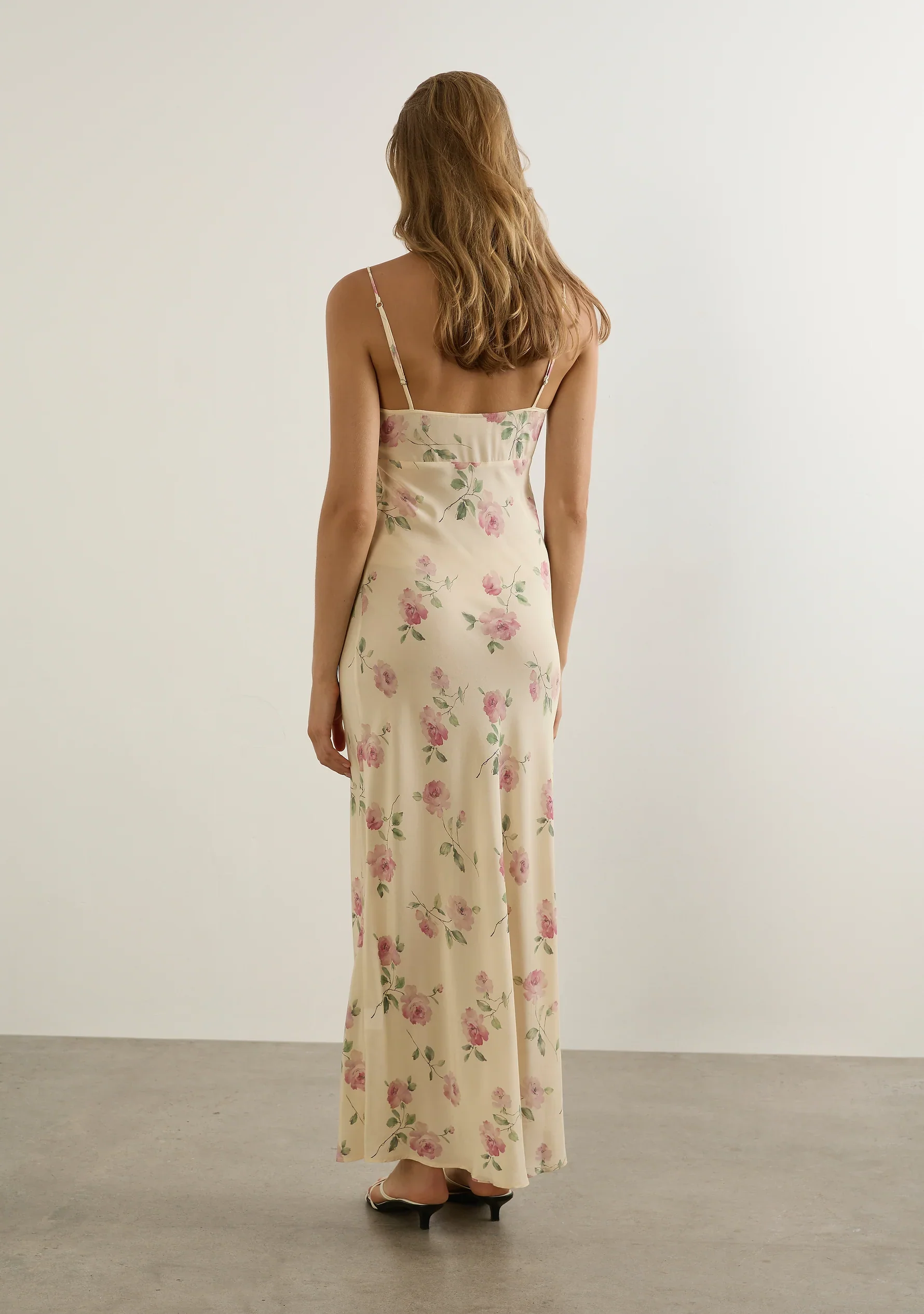 AUGUST THE LABEL Womens Anne Tie Slip Maxi Dress in Nova Floral - Image 2