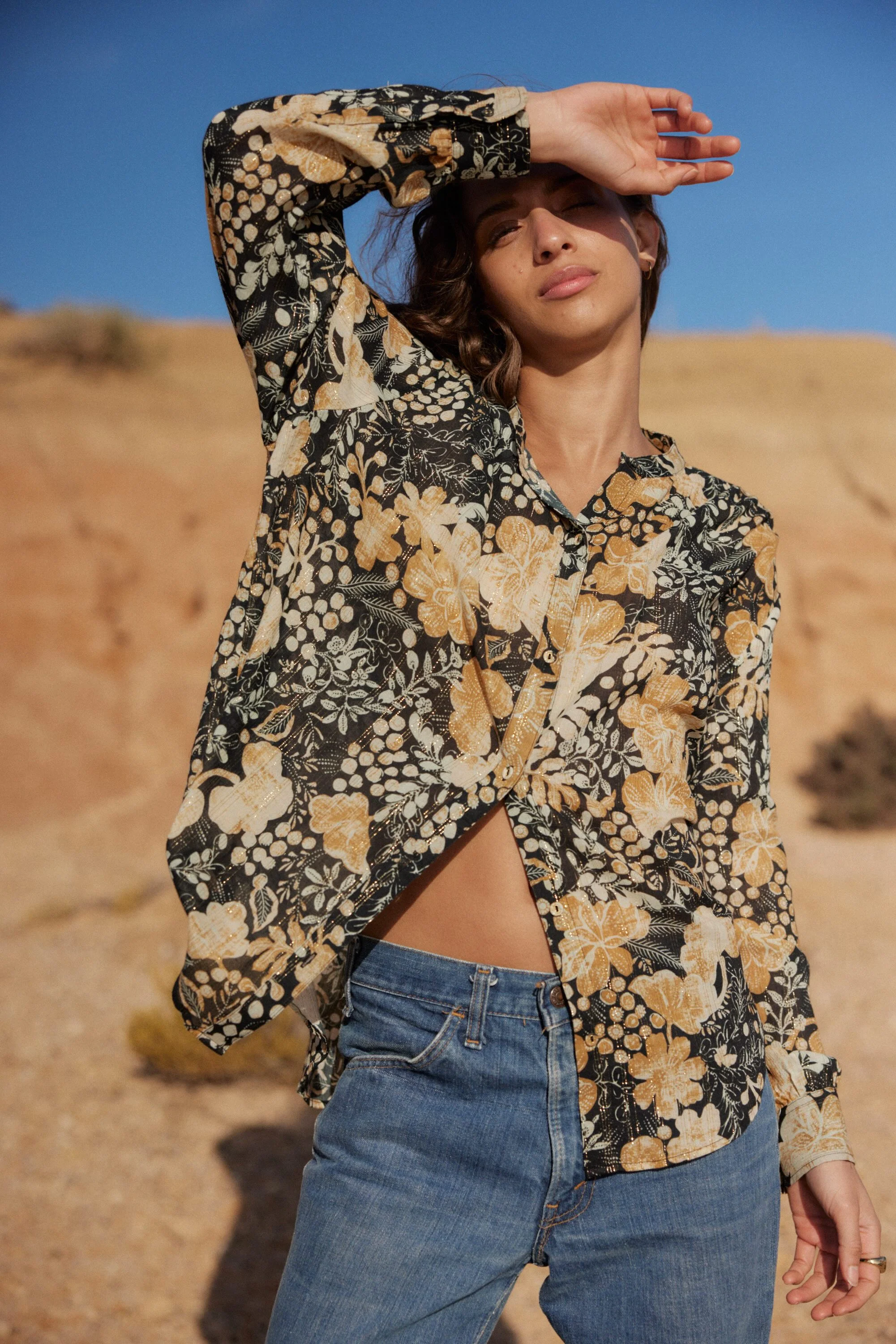 AUGUST THE LABEL Womens Julian Shirt - Charcoal - Image 8