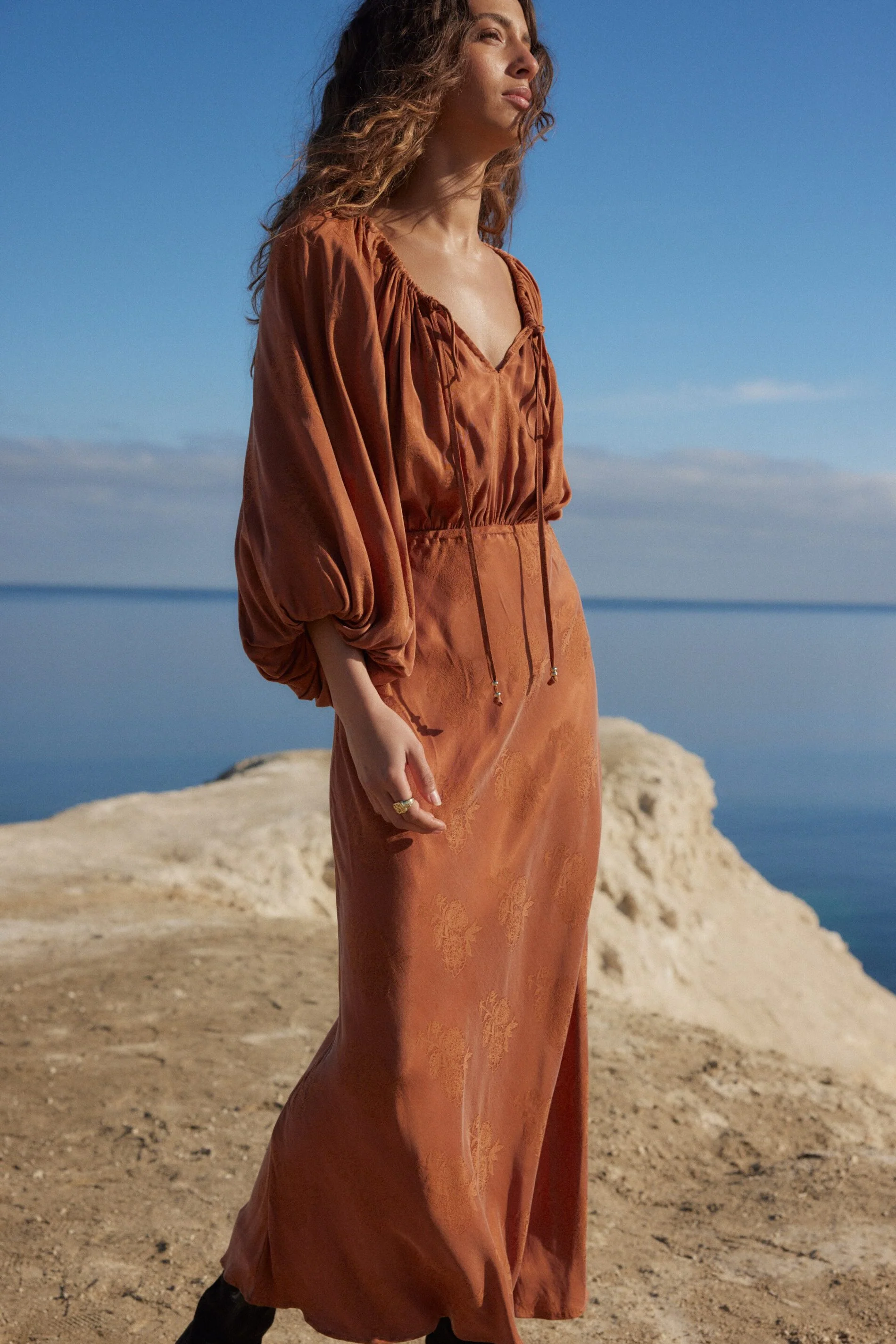 AUGUST THE LABEL Womens Zelda Midi Dress - Rust - Image 11