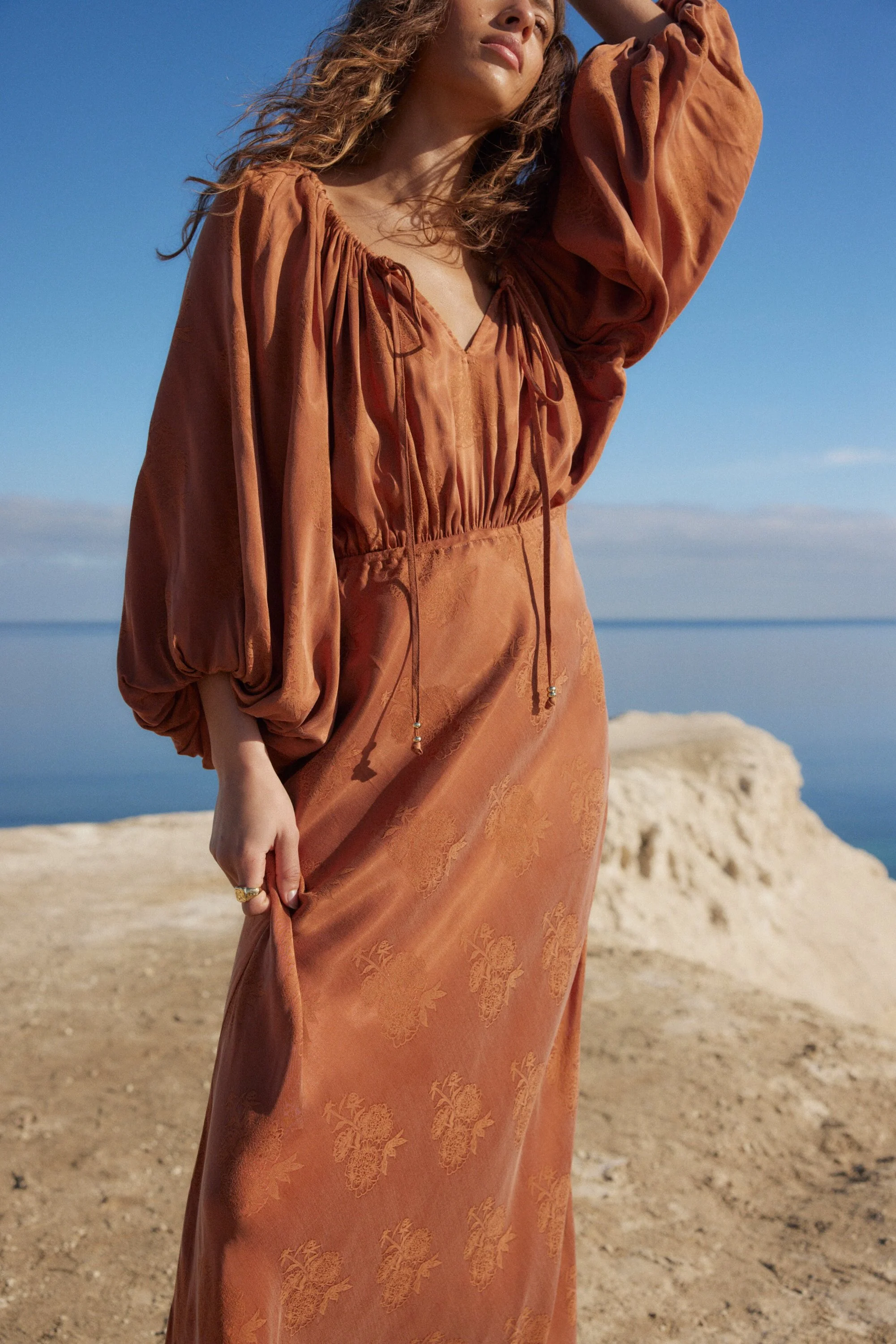 AUGUST THE LABEL Womens Zelda Midi Dress - Rust - Image 15