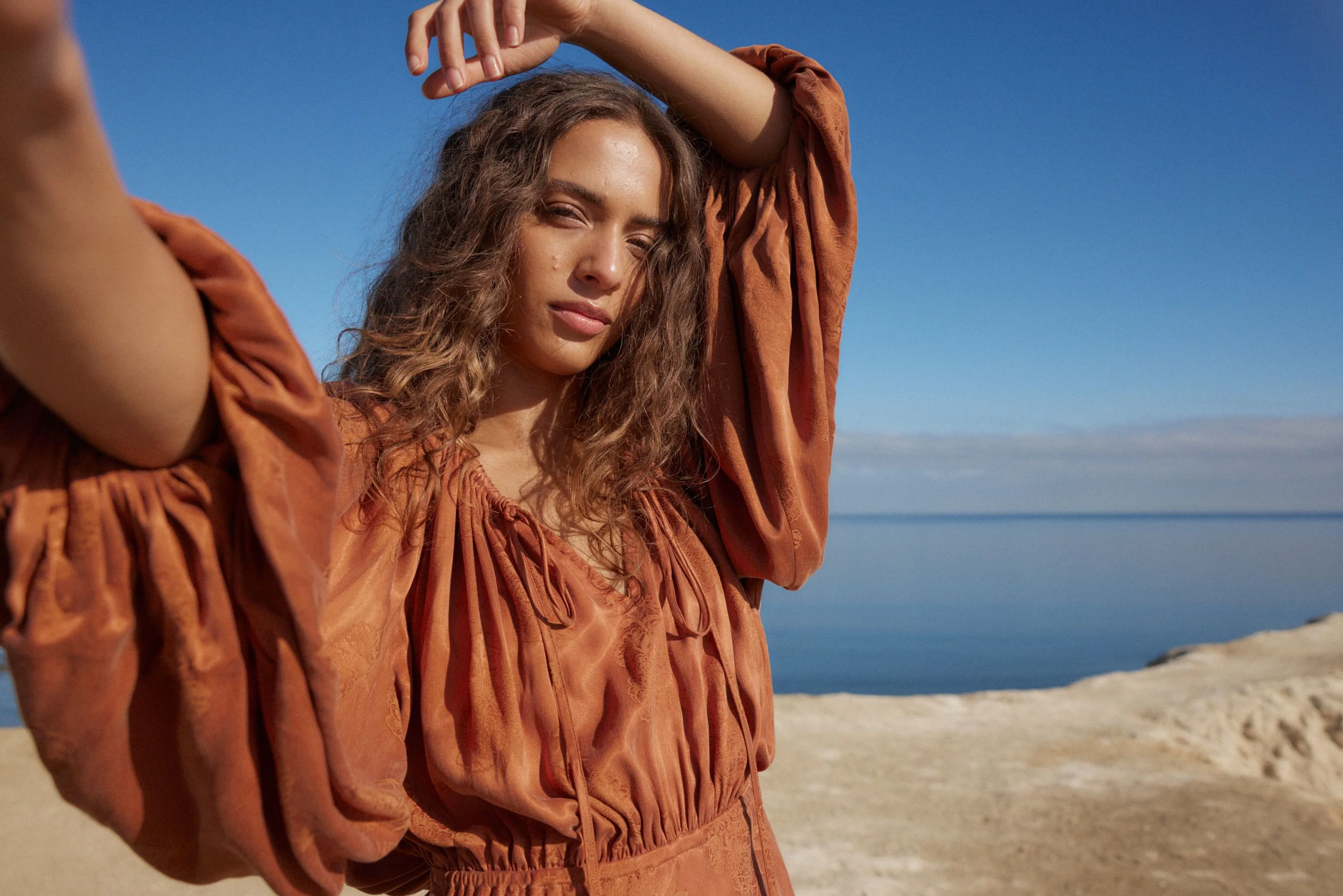 AUGUST THE LABEL Womens Zelda Midi Dress - Rust - Image 16