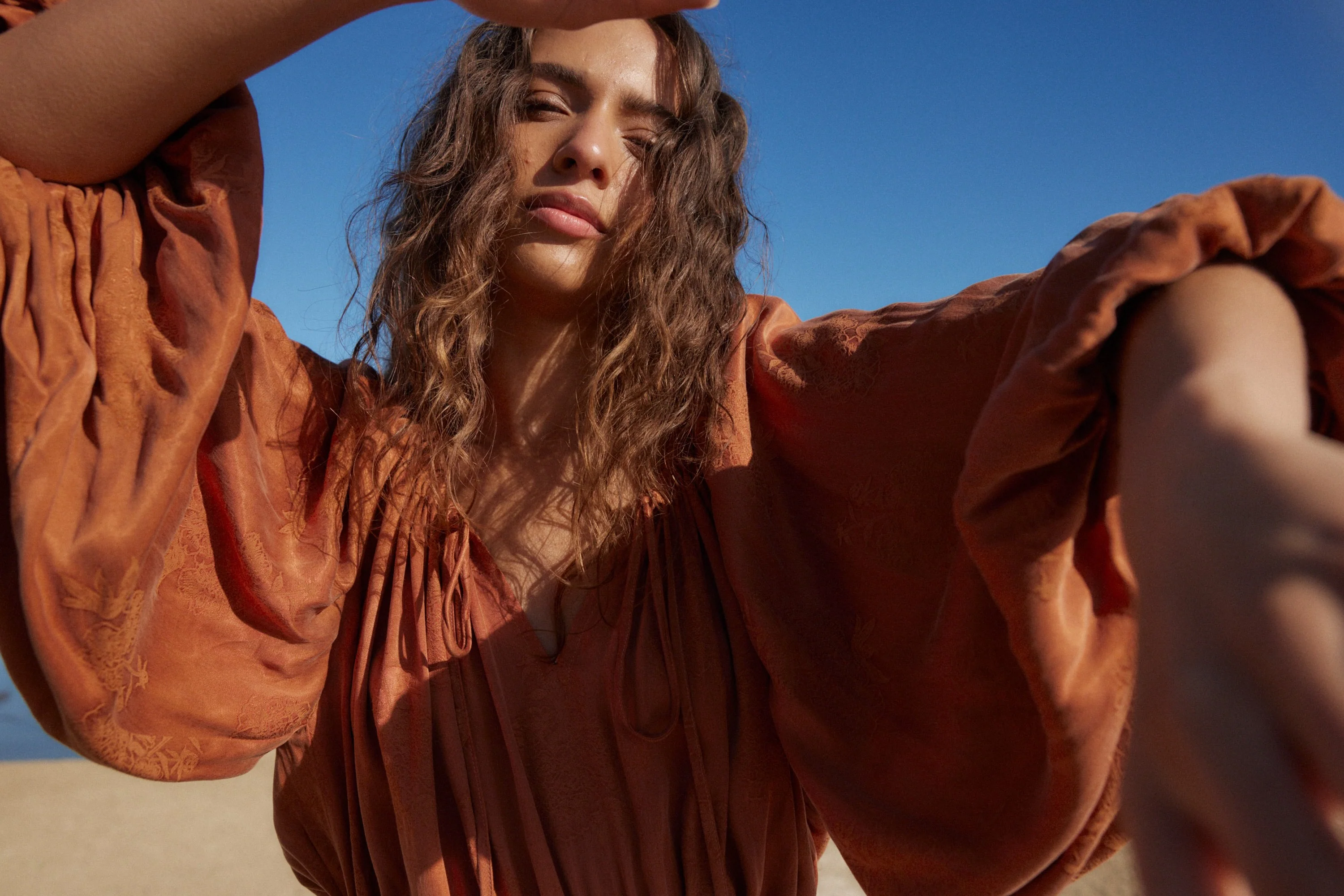 AUGUST THE LABEL Womens Zelda Midi Dress - Rust - Image 18