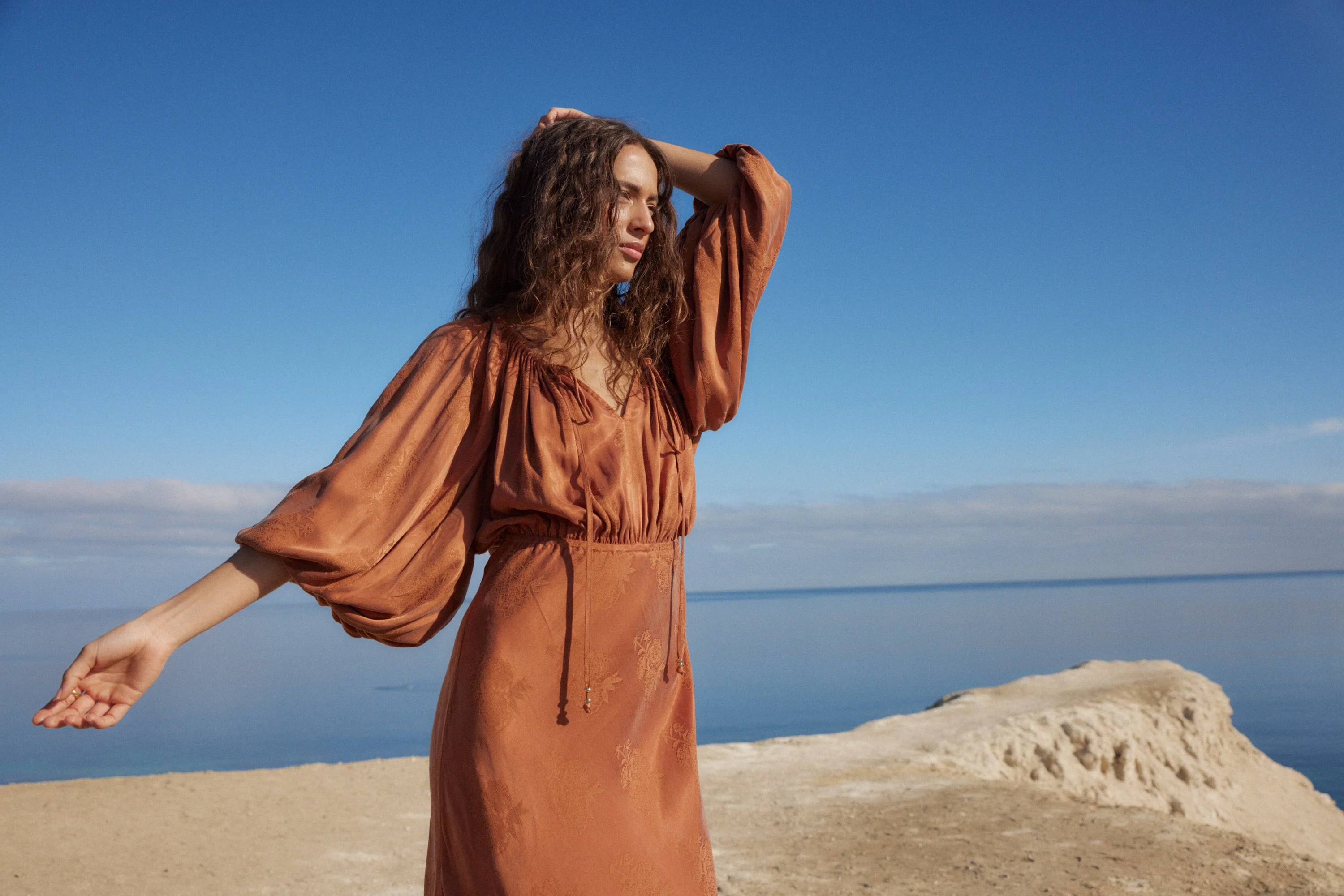AUGUST THE LABEL Womens Zelda Midi Dress - Rust - Image 19