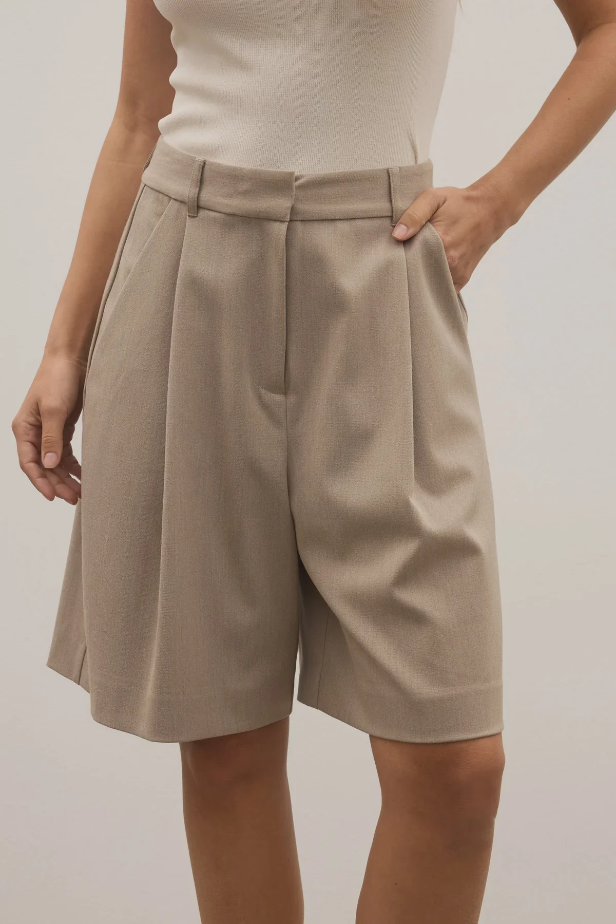 BAYSE BRAND Womens Mika Short in Stone