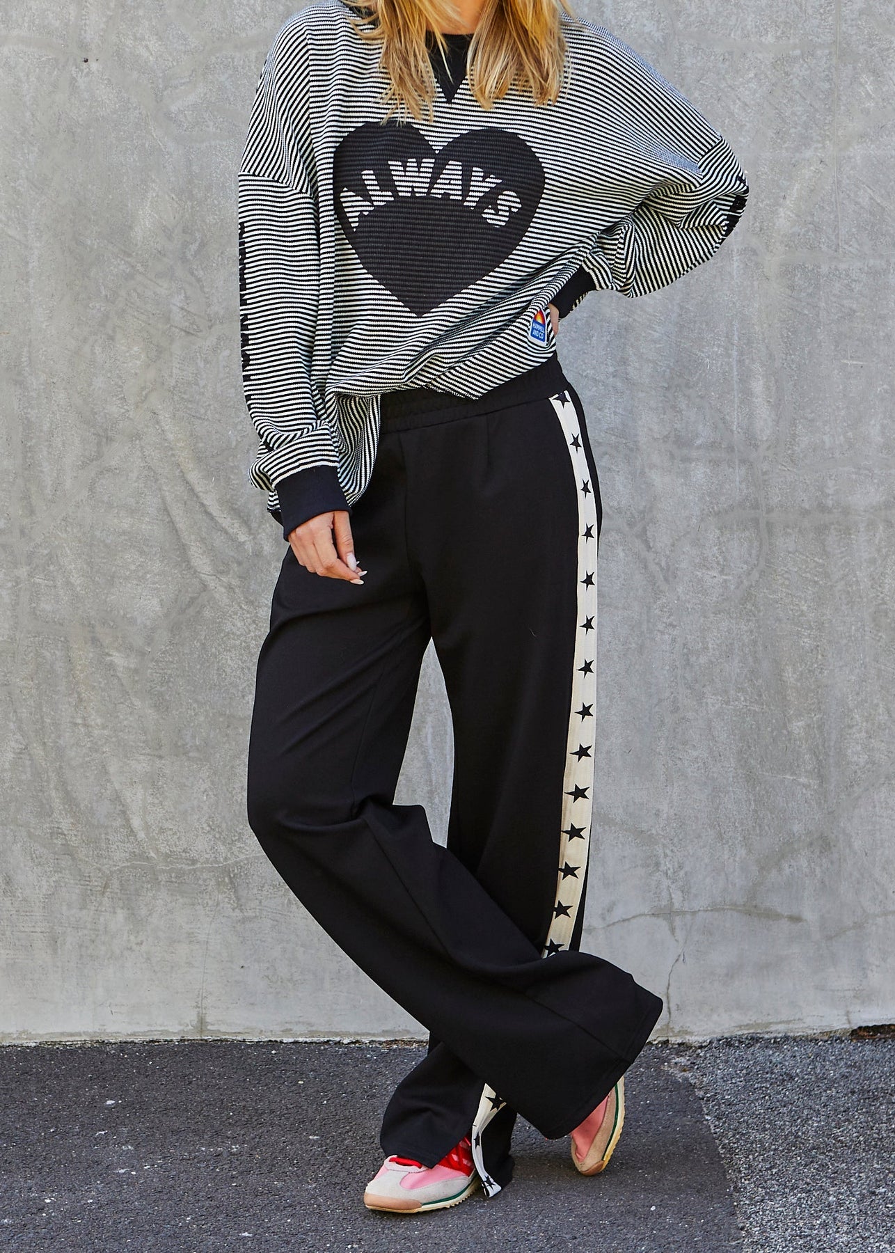 HAMMILL & CO Womens Varsity Star Sport Pant in Black - Image 7