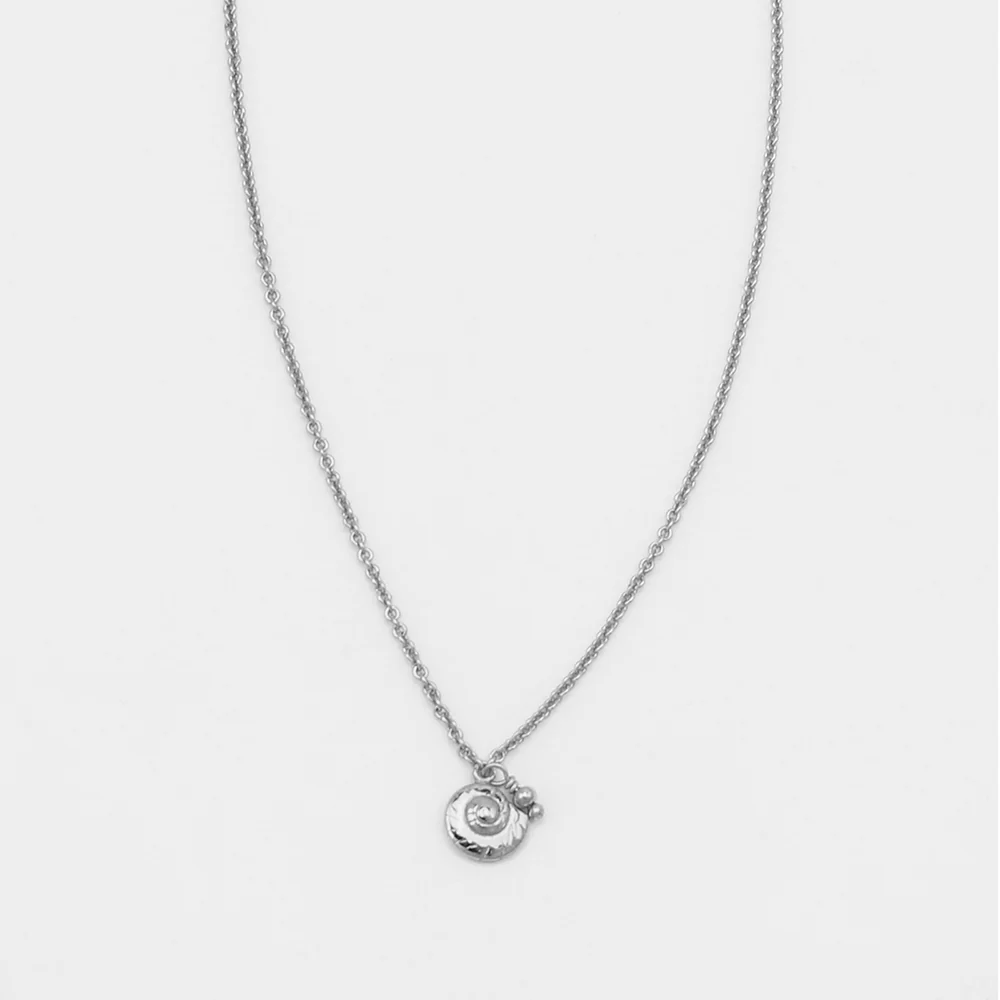 Jolie & Deen Womens SEASHELL NECKLACE STERLING SILVER - Image 2