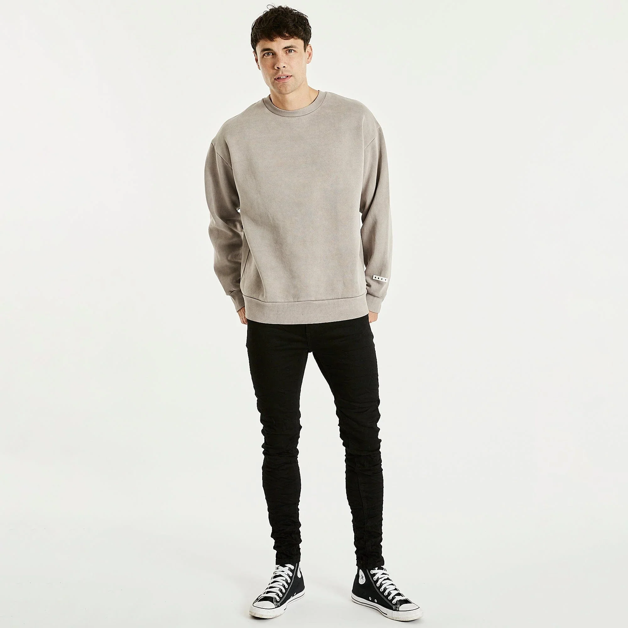 KISS CHACEY Mens Essentials Crew Neck Jumper - Pigment Gull - Image 7