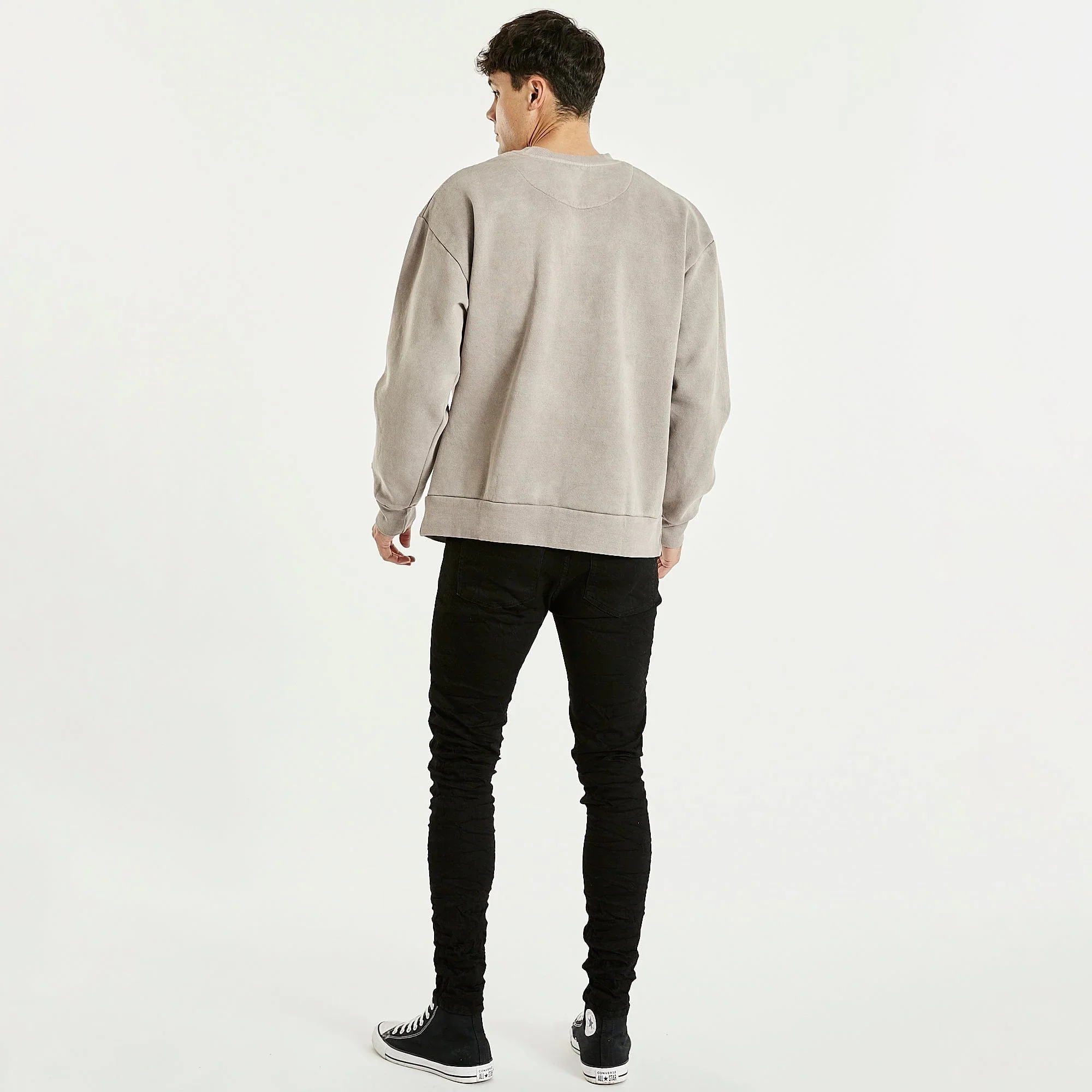 KISS CHACEY Mens Essentials Crew Neck Jumper - Pigment Gull - Image 8