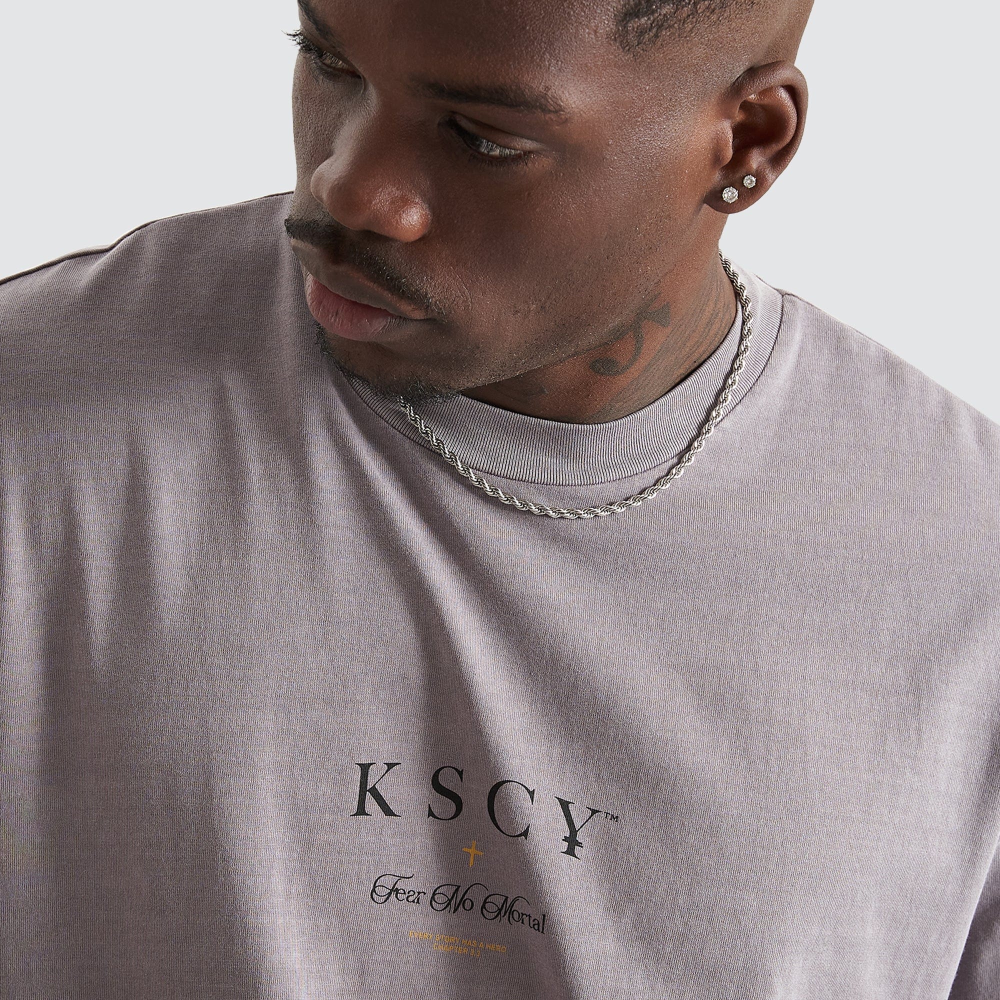 KISS CHACEY Mens Mercia Relaxed Tee Shirt - Pigment Cinder - Image 9