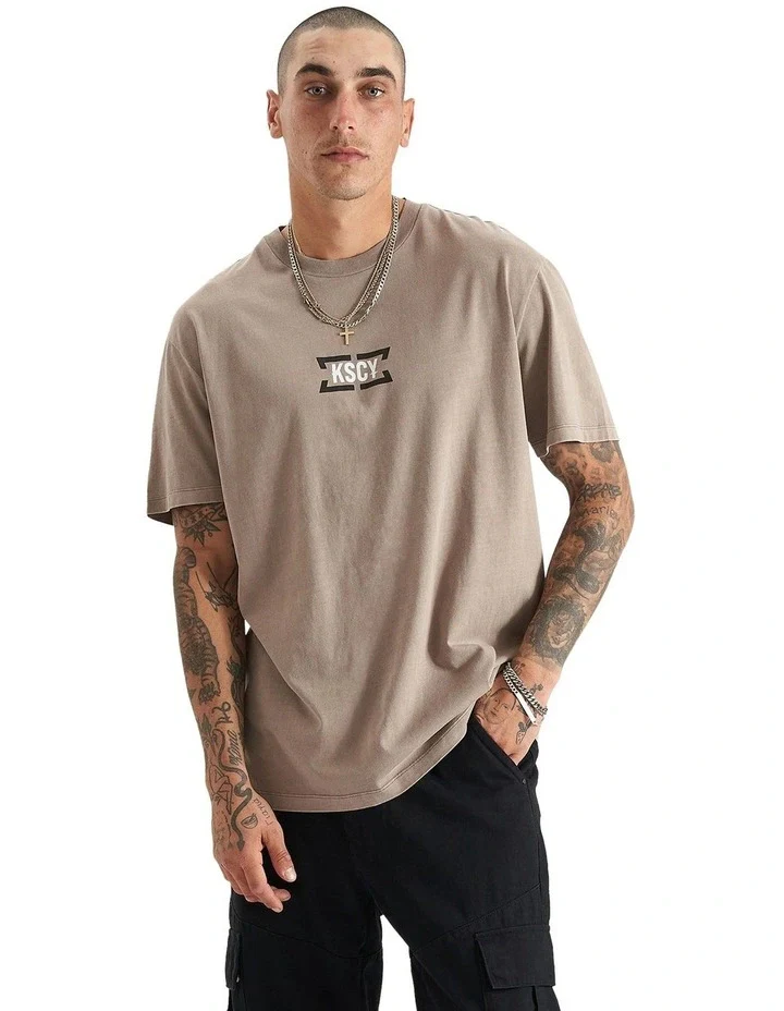 KISS CHACEY Mens Retribution Relaxed Tee - Pigment Driftwood - Image 2