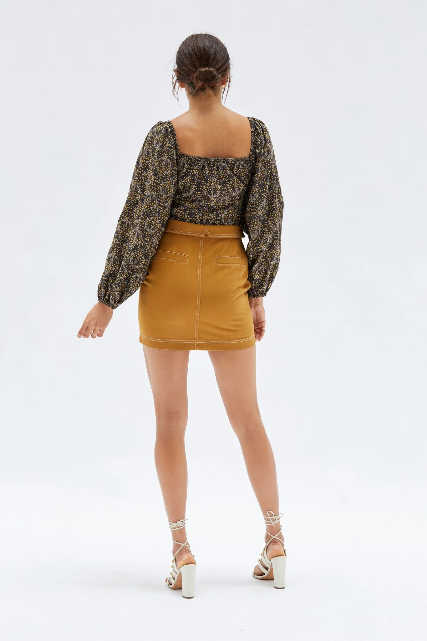 MINKPINK Womens Yasamin Puff Sleeve Top - Black/Gold - Image 7