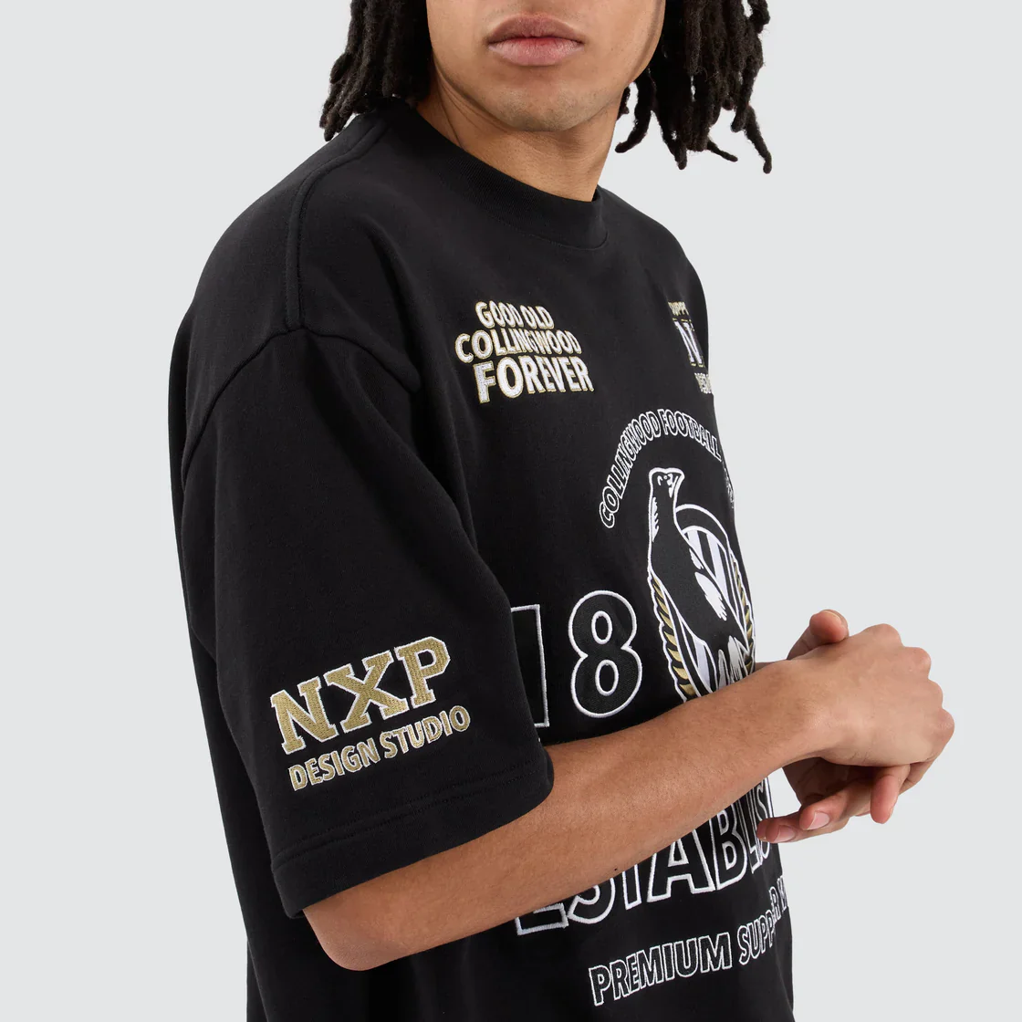 NENA & PASADENA AFL Mens Collingwood Magpies Mega Loop Back Tee Shirt - Jet Black - Image 3