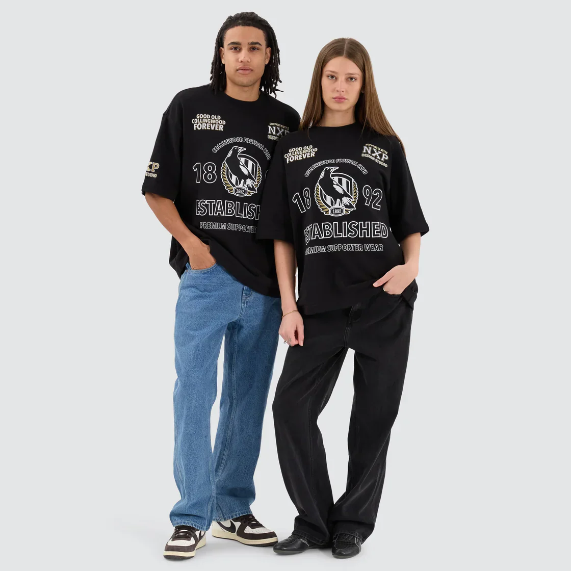 NENA & PASADENA AFL Mens Collingwood Magpies Mega Loop Back Tee Shirt - Jet Black - Image 5