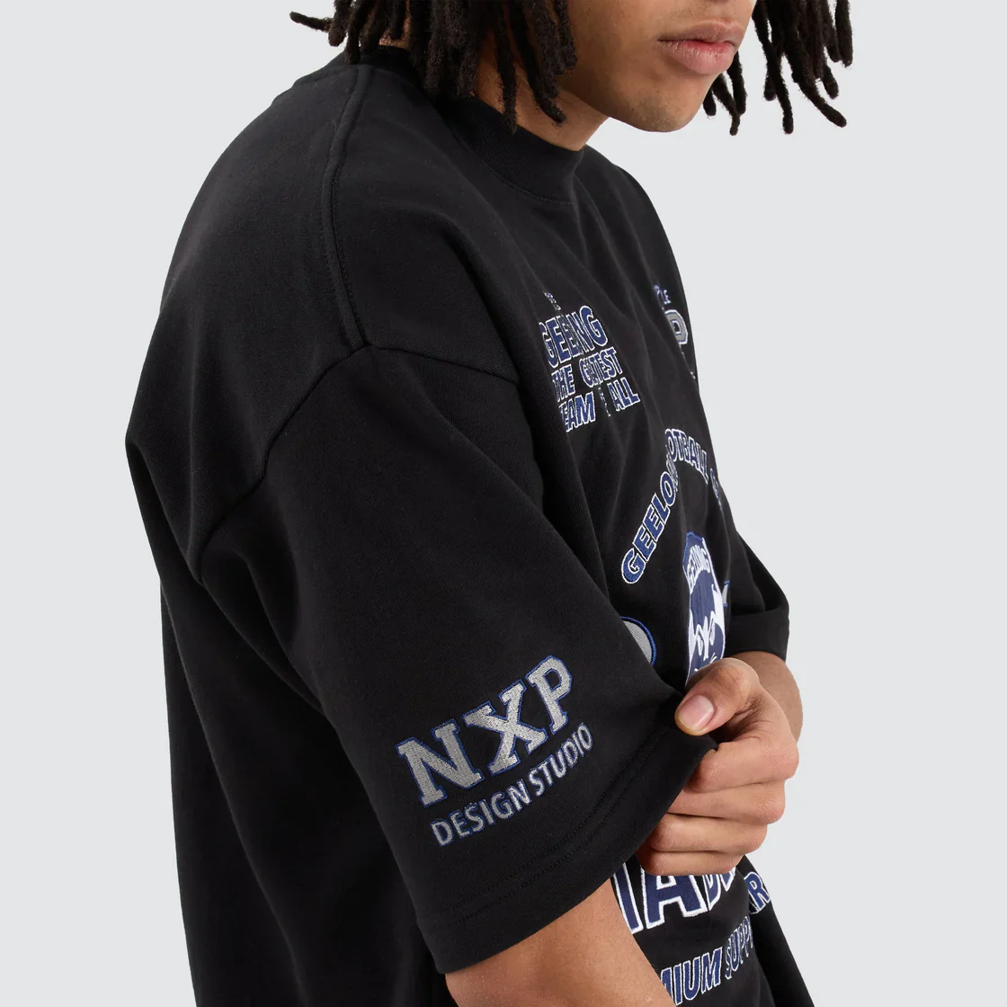 NENA & PASADENA ¬†AFL Mens Geelong Cats Mega Loop Back Tee - Jet Black - Image 3