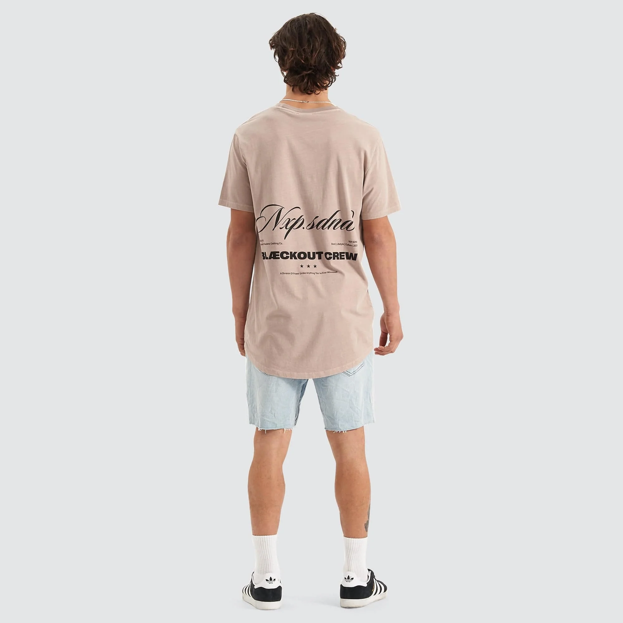 NENA & PASADENA Mens Blackout Cape Back Tee Shirt - Pigment Etherea Grey - Image 5