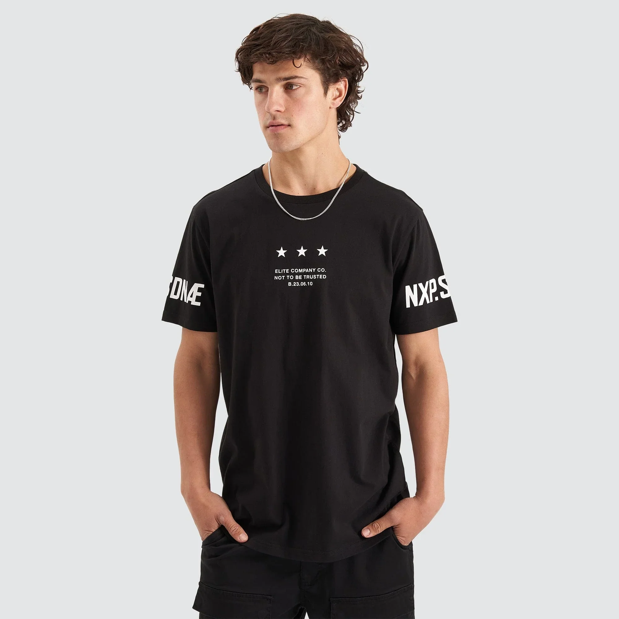 NENA & PASADENA Mens Equaliser Cape Back Tee Shirt - Jet Black - Image 3