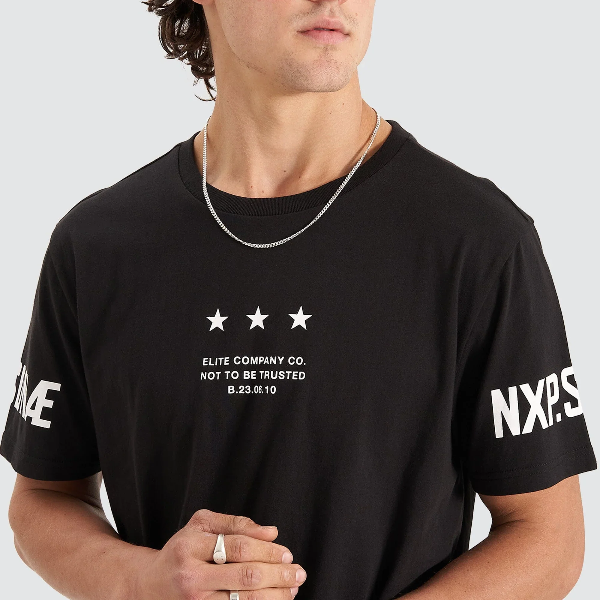 NENA & PASADENA Mens Equaliser Cape Back Tee Shirt - Jet Black - Image 5