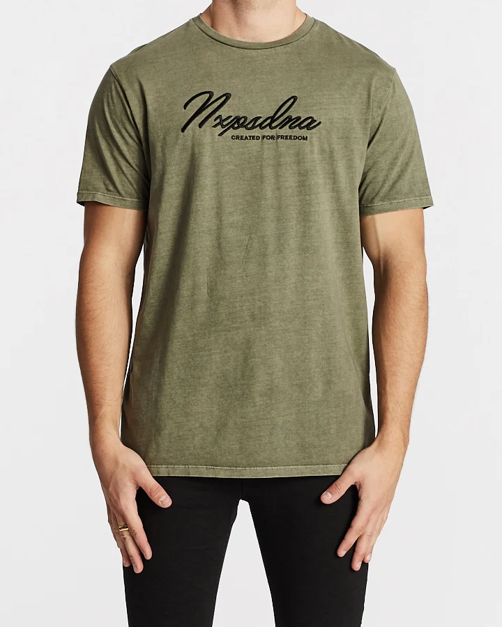Nena Pasadena MENS FREEDOM SCOOP BACK TEE - PIGMENT KHAKI - Image 3