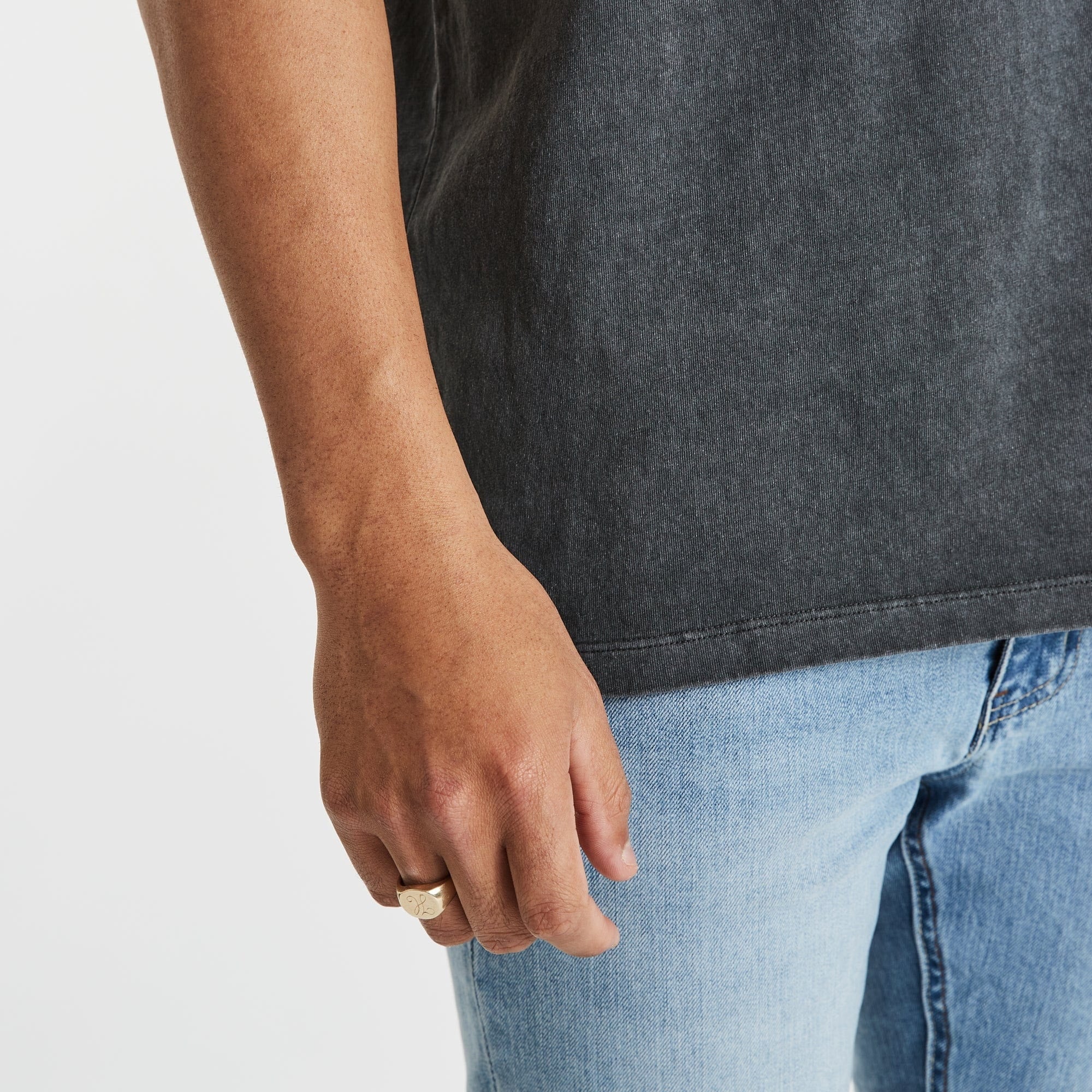 NENA & PASADENA Mens Mansion Relaxed Tee Shirt Pigment Asphalt - Image 3