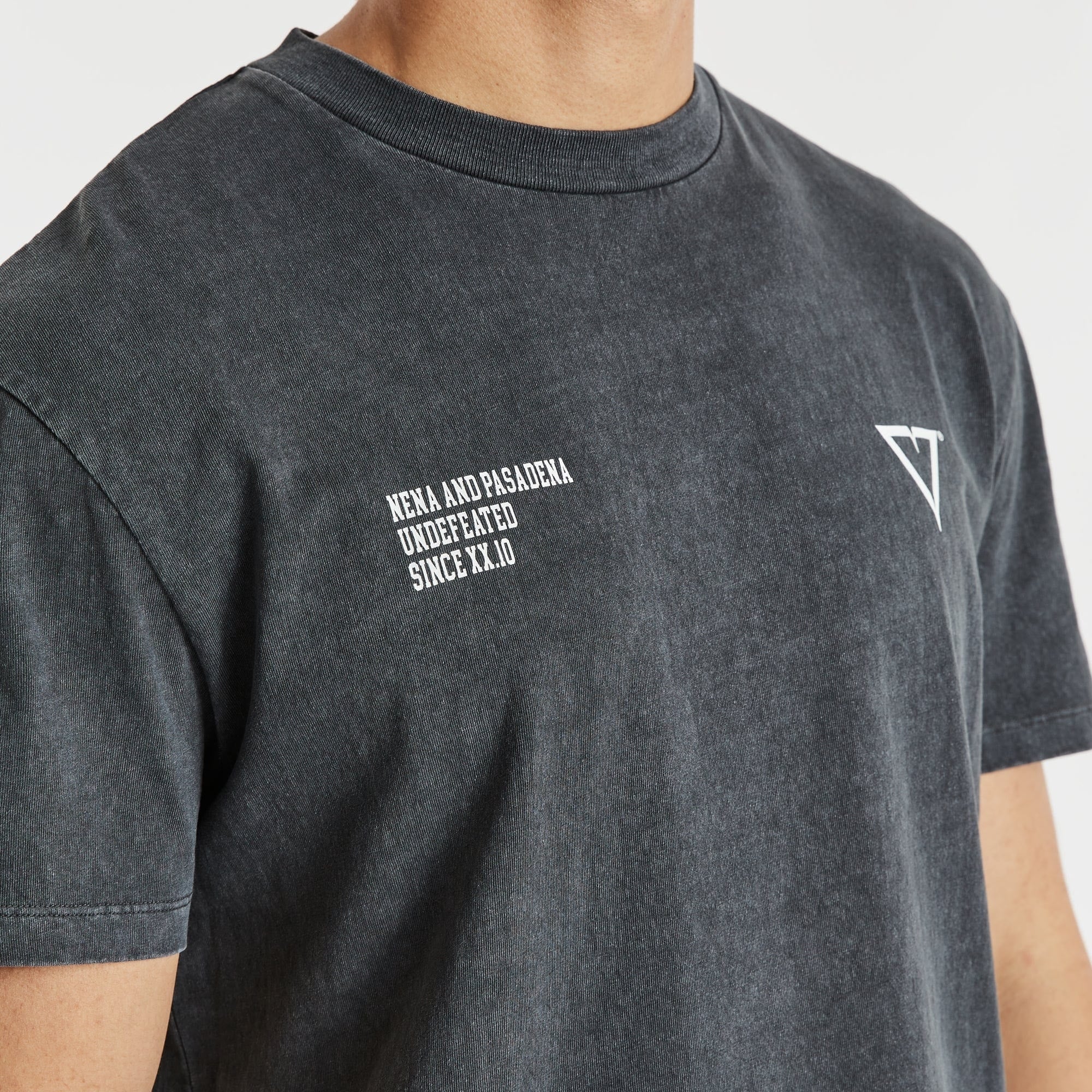 NENA & PASADENA Mens Mansion Relaxed Tee Shirt Pigment Asphalt - Image 4