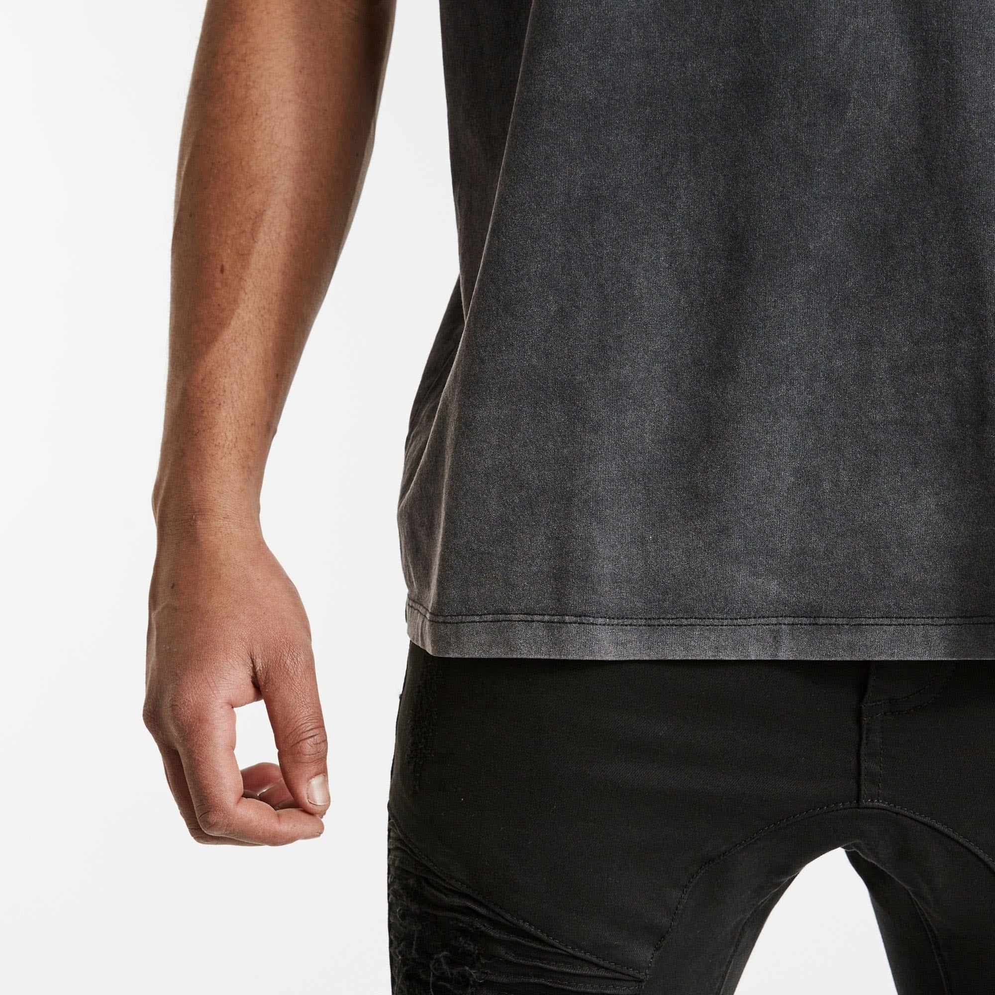 NENA PASADENA Mens Notorious Box Fit Scoop Back Tee Shirt Mineral Black - Image 2