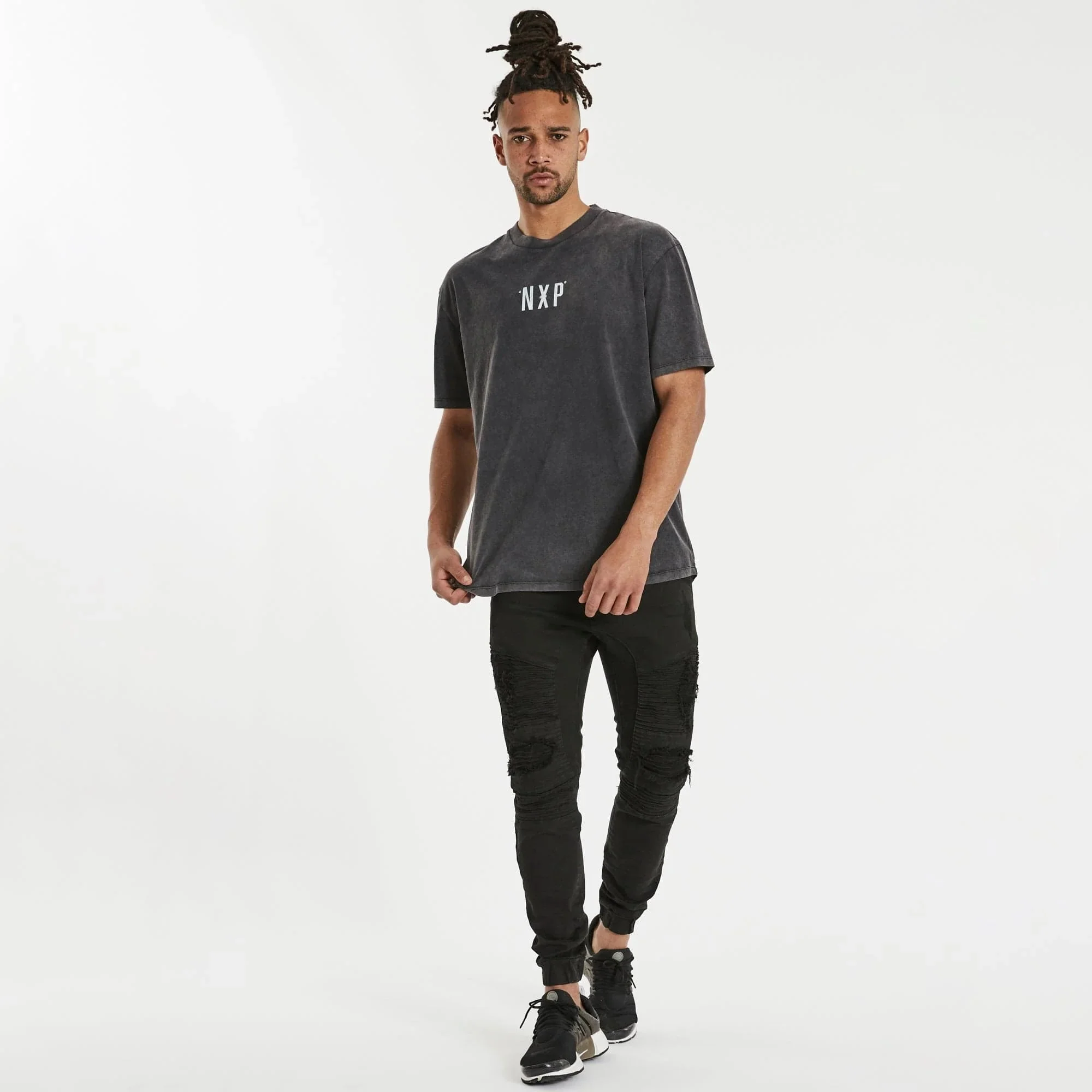 NENA PASADENA Mens Notorious Box Fit Scoop Back Tee Shirt Mineral Black - Image 3