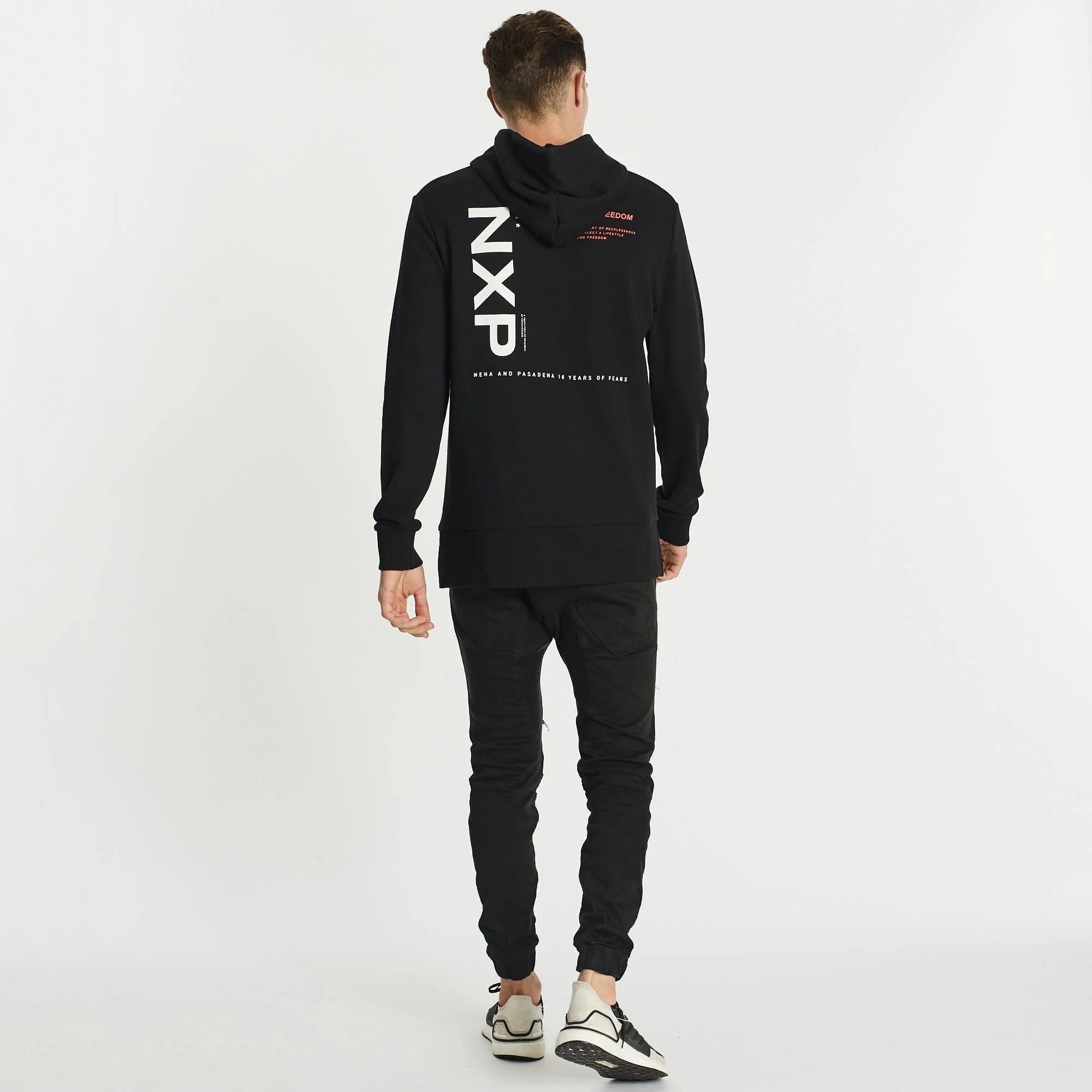 Nena & Pasadena MENS PROMINENT STEP HEM HOODED SWEATER - JET BLACK - Image 2