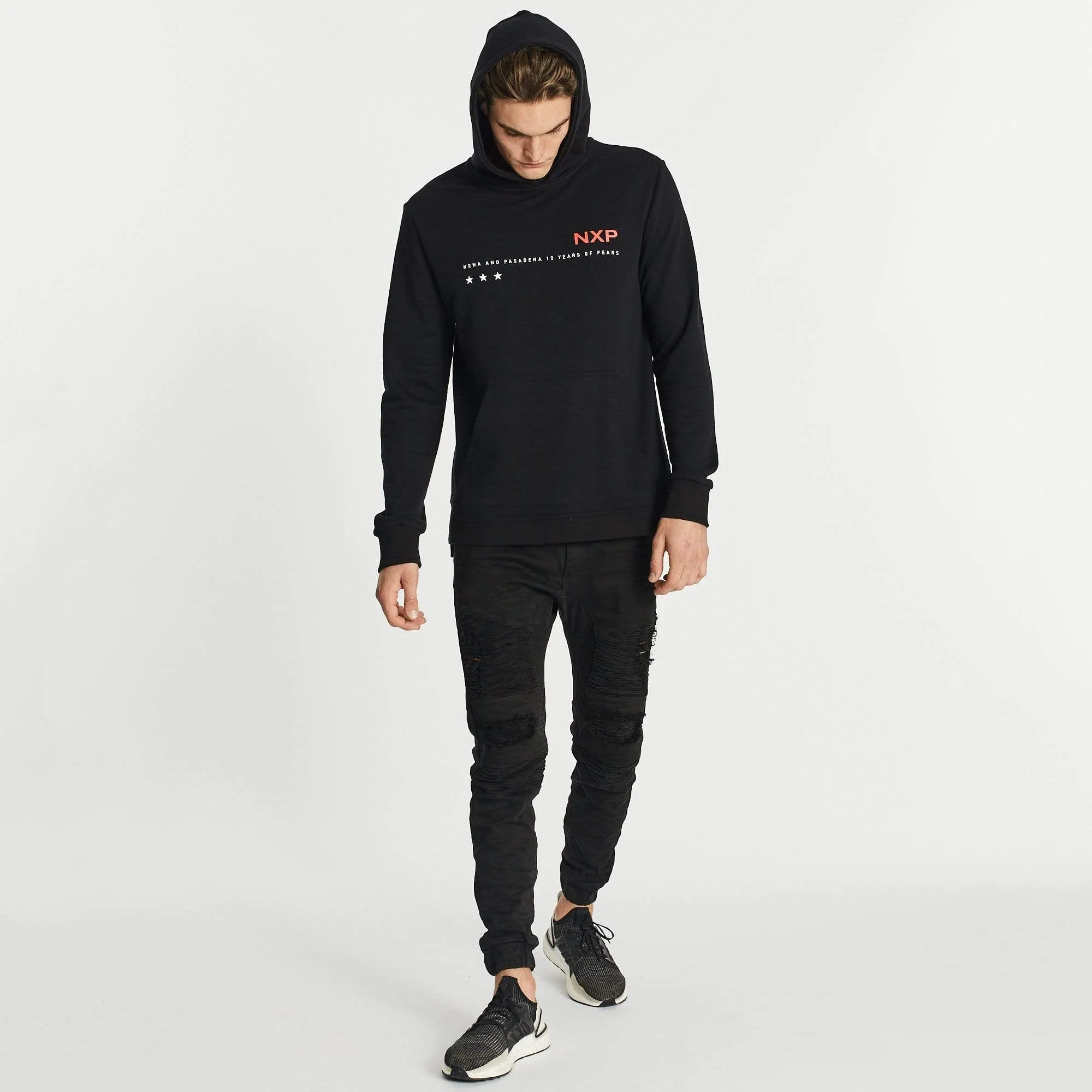 Nena & Pasadena MENS PROMINENT STEP HEM HOODED SWEATER - JET BLACK - Image 4