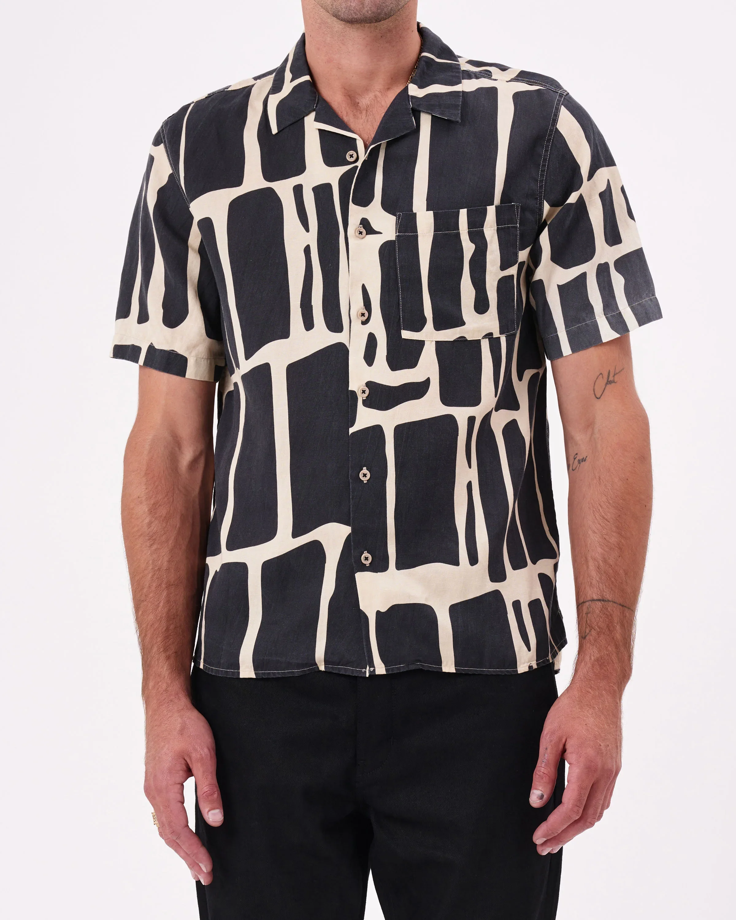 NEUW Mens Curtis Short Sleeve Linen Shirt Arizona - Black - Image 3