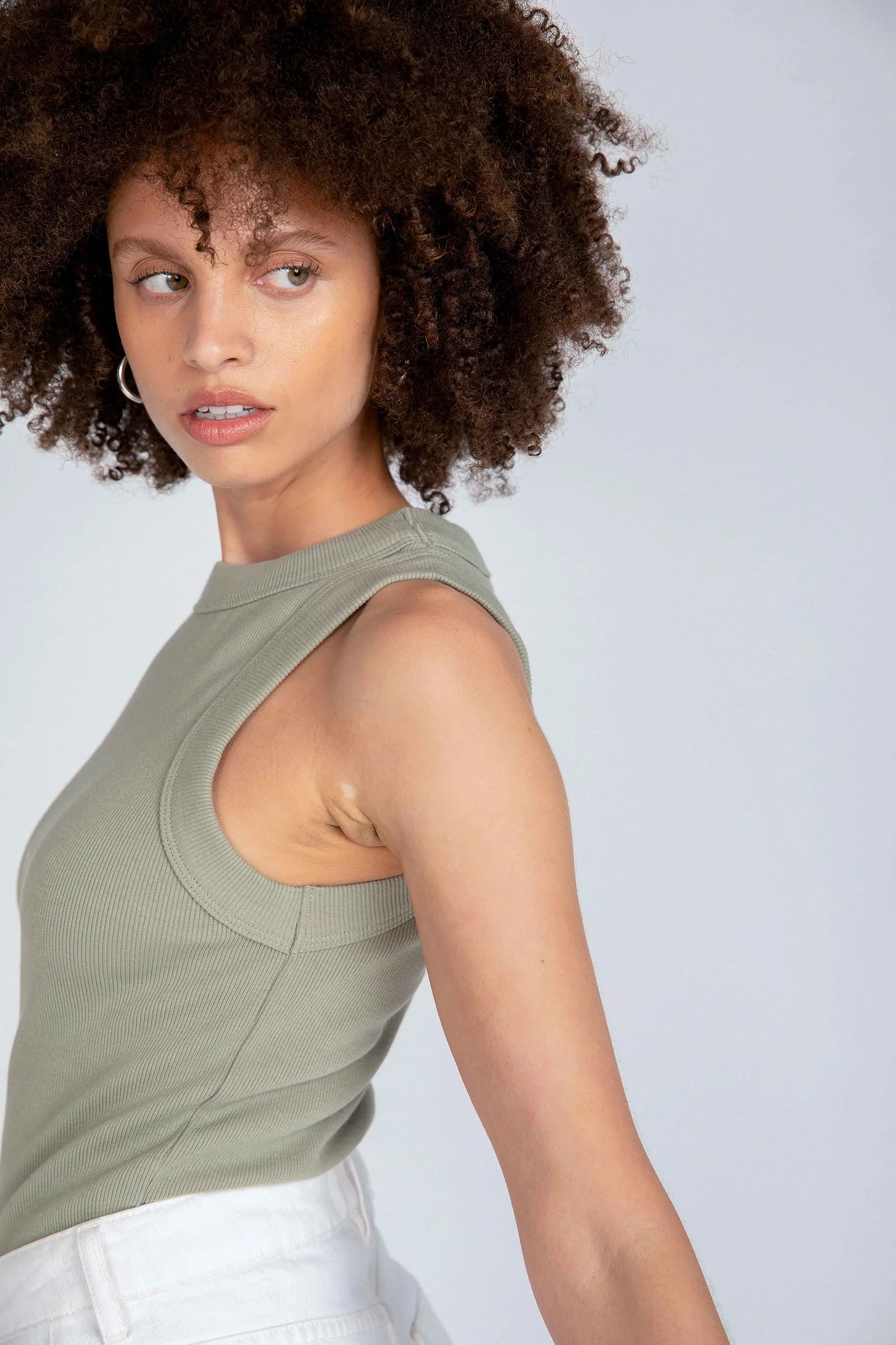 Neuw WOMENS JONESY SINGLET - OIL GREEN - Image 4