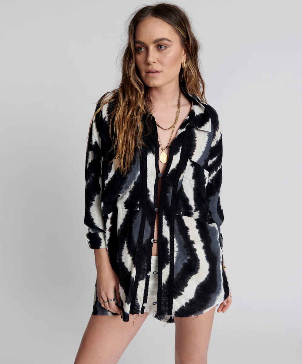 ONE TEASPOON Women's Hand Printed Eclipse Longline Shirt Black - Image 3