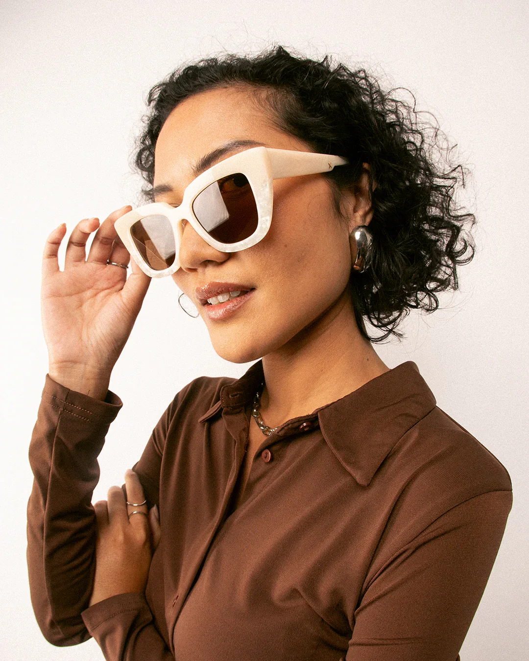 OSCAR & FRANK Fairfax & 3rd Sunglasses - Cream Pearl - Image 9