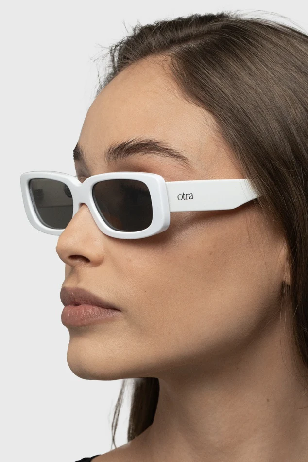 OTRA EYEWEAR Sunny Sunglasses - White/ Smoke