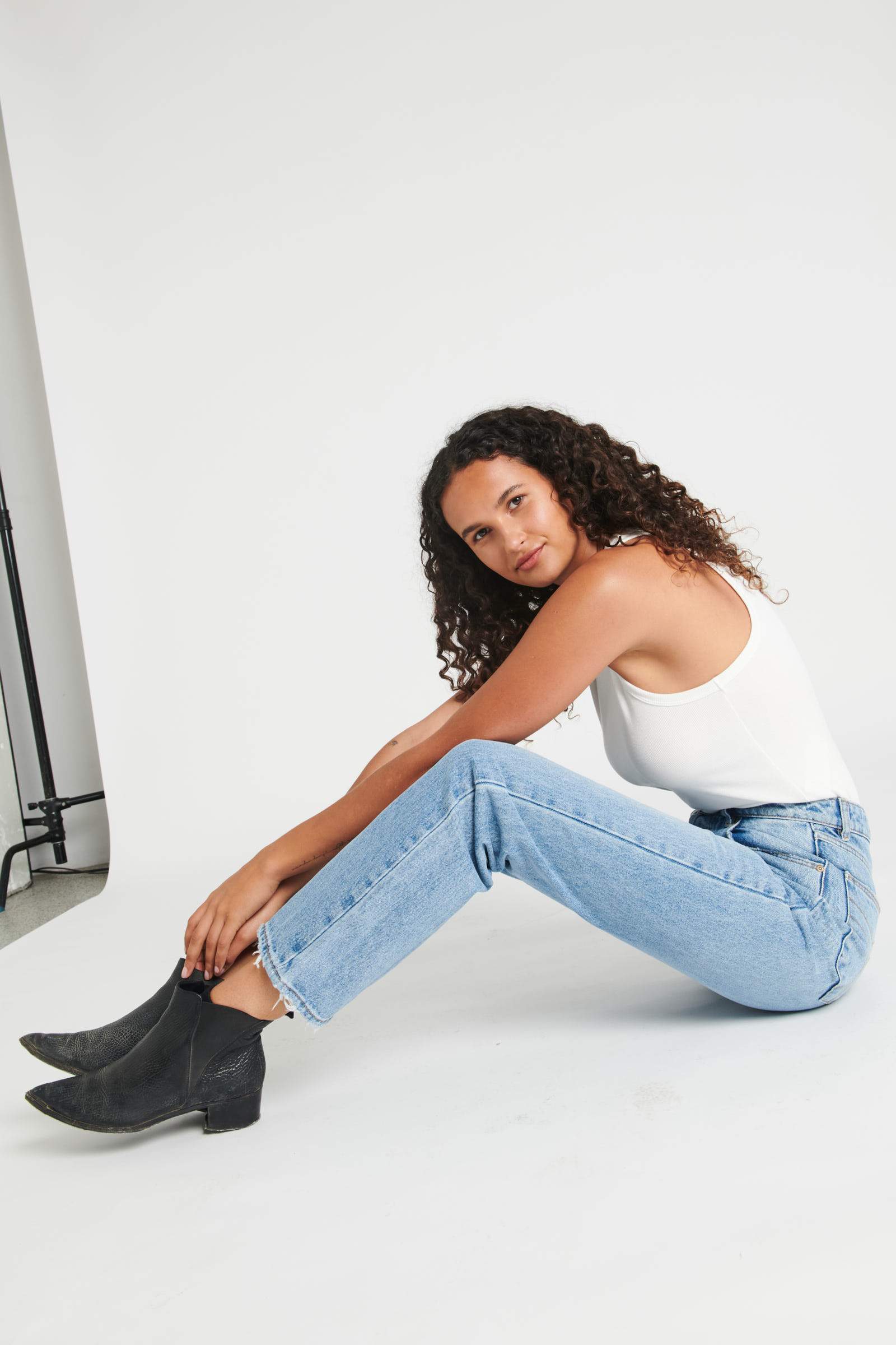 ROLLAS Womens Classic Straight Jeans 90's Blue - Image 19