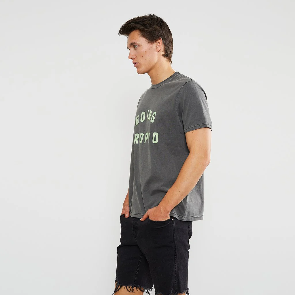 Skwosh Club MENS GOING TROPPO TEE - CHARCOAL - Image 3