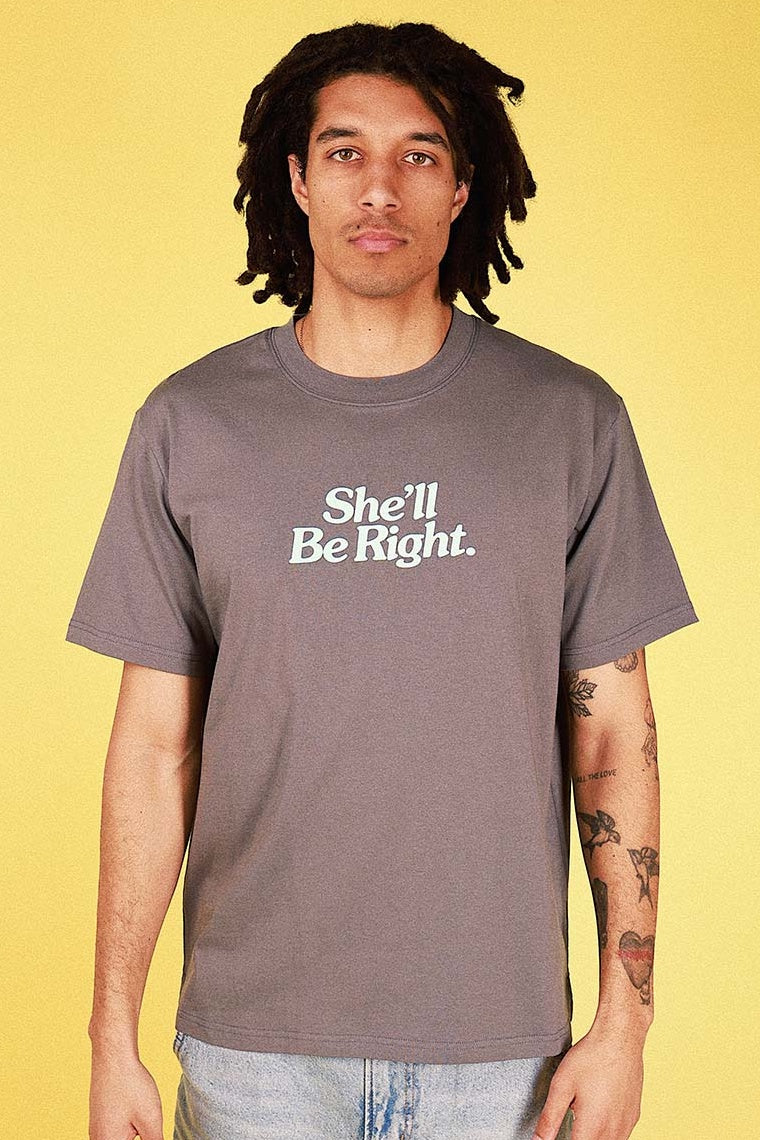 SKWOSH CLUB Mens She'll Be Right Slang Tee in Charcoal - Image 2