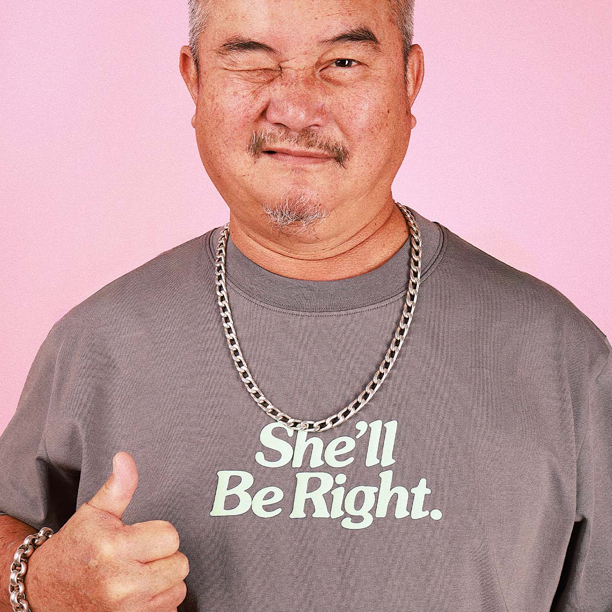 SKWOSH CLUB Mens She'll Be Right Slang Tee in Charcoal - Image 3