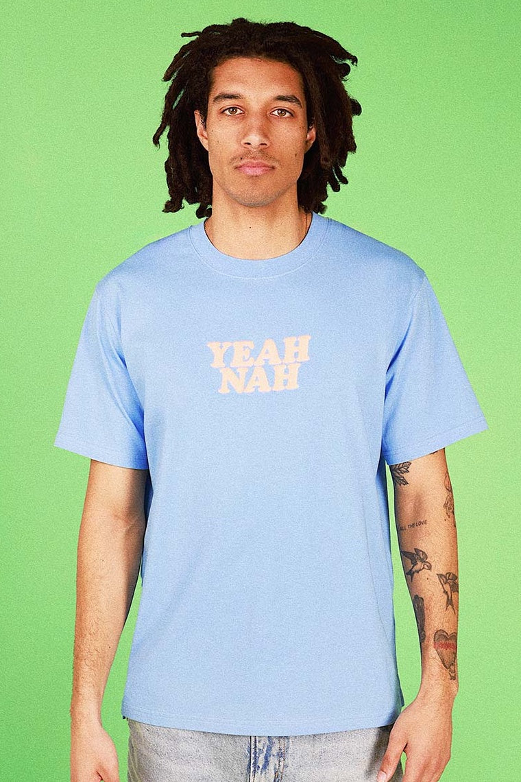 SKWOSH CLUB Mens Yeah Nah Slang Tee in Blue
