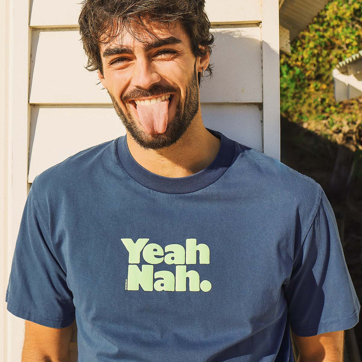SKWOSH CLUB Mens Yeah Nah Slang Tee in Navy - Image 9
