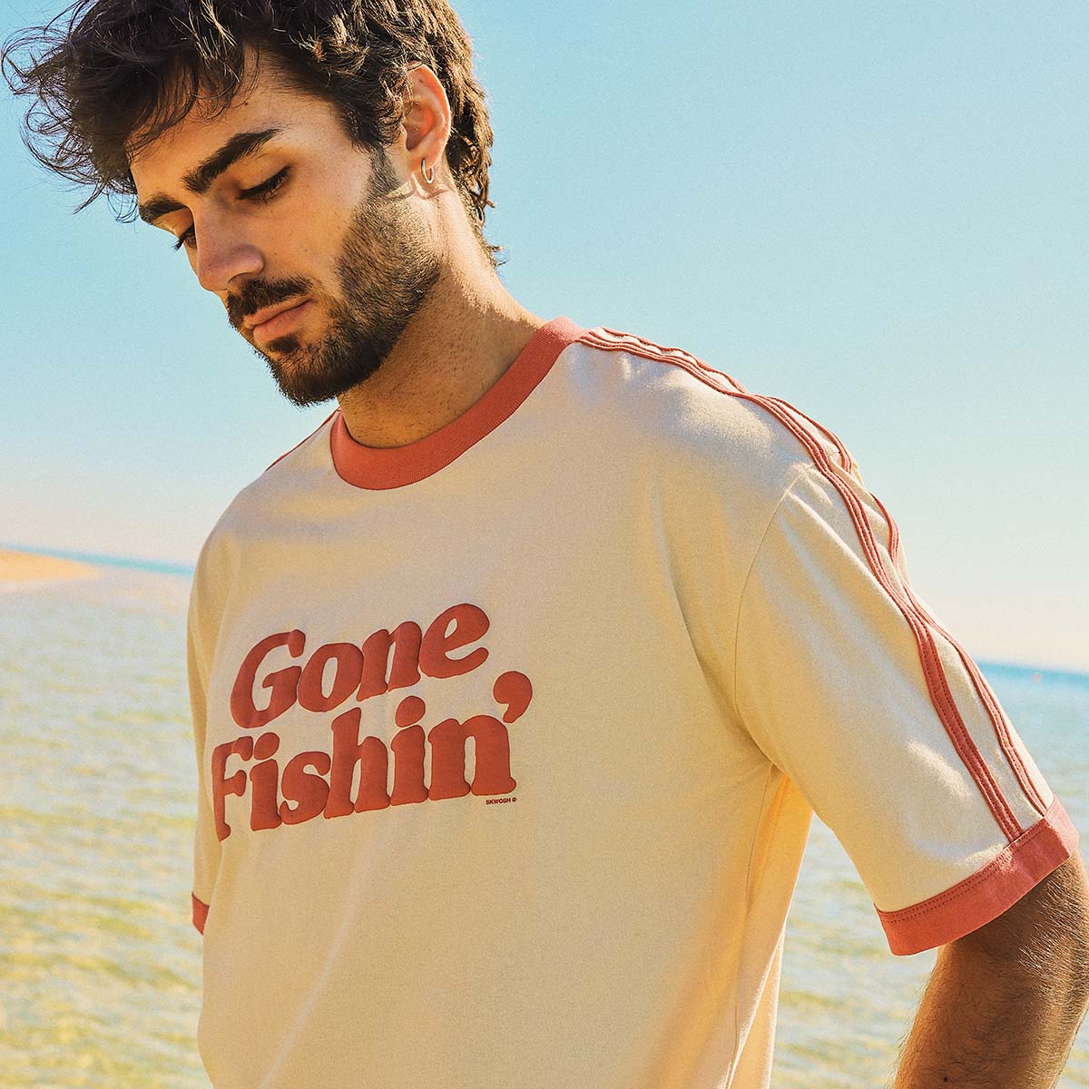 SKWOSH Mens Gone Fishin' Boxy Ringer Tee in Off White - Image 15