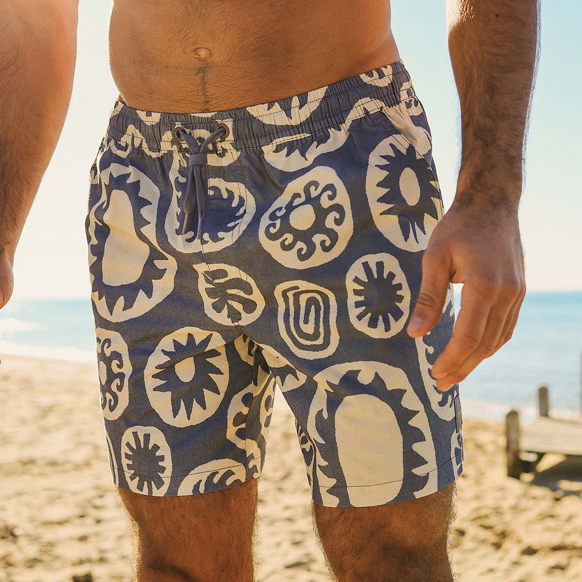 SKWOSH Mens Sunburst Everyday Shorts in Charcoal - Image 3