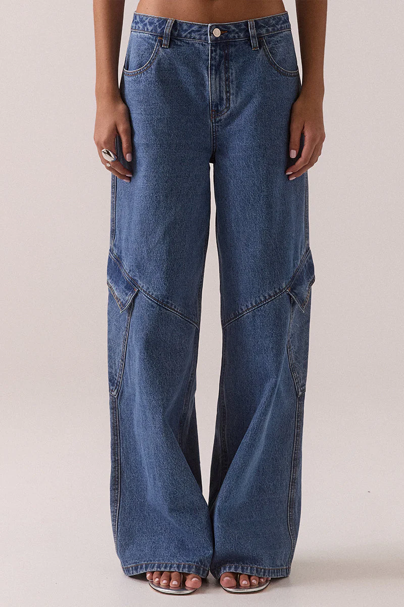 SOVERE Womens Everett Cargo Jean in Worn Blue - Image 3