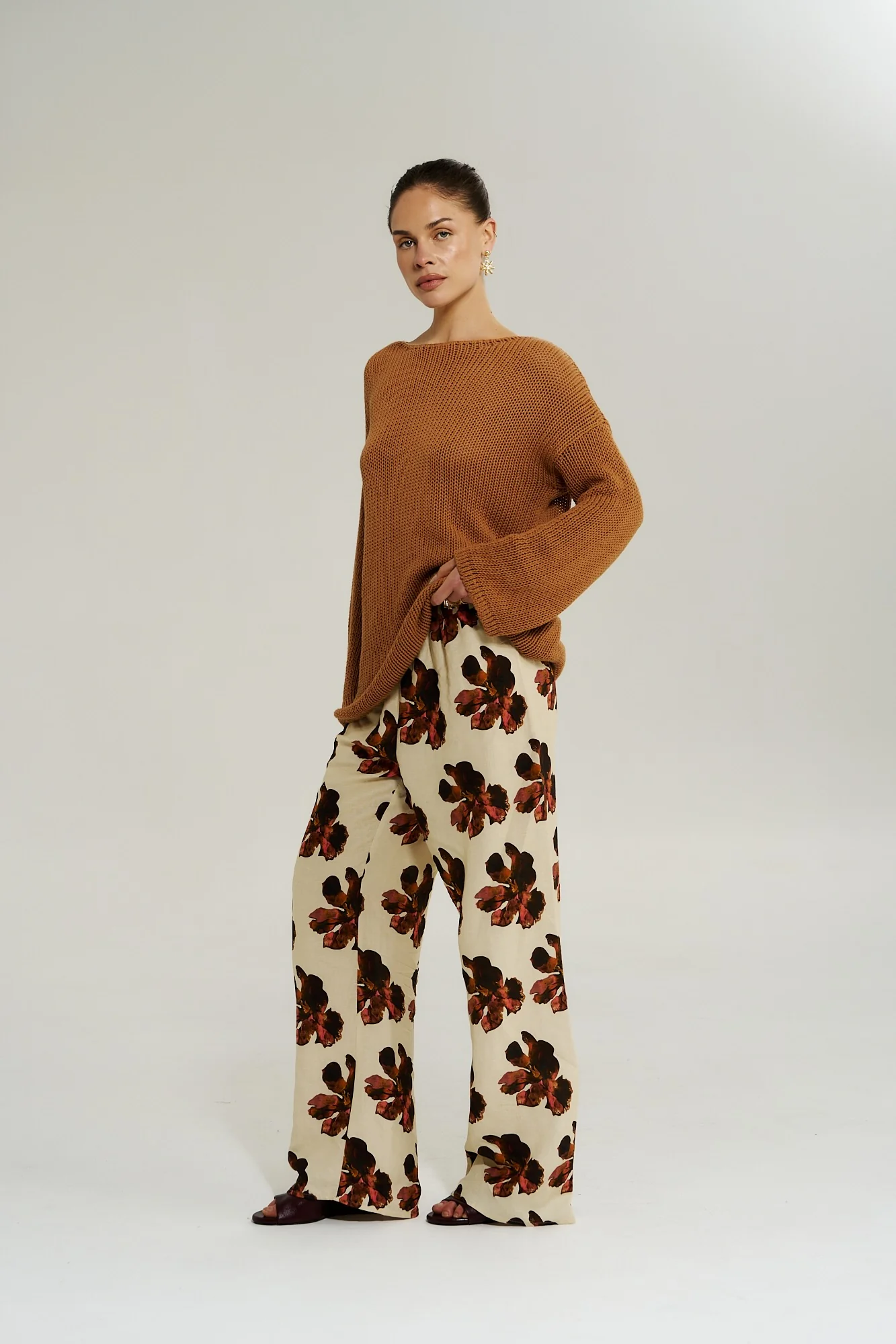 SUMMI SUMMI Womens Bell Long Sleeve Knit in Toffee - Image 10