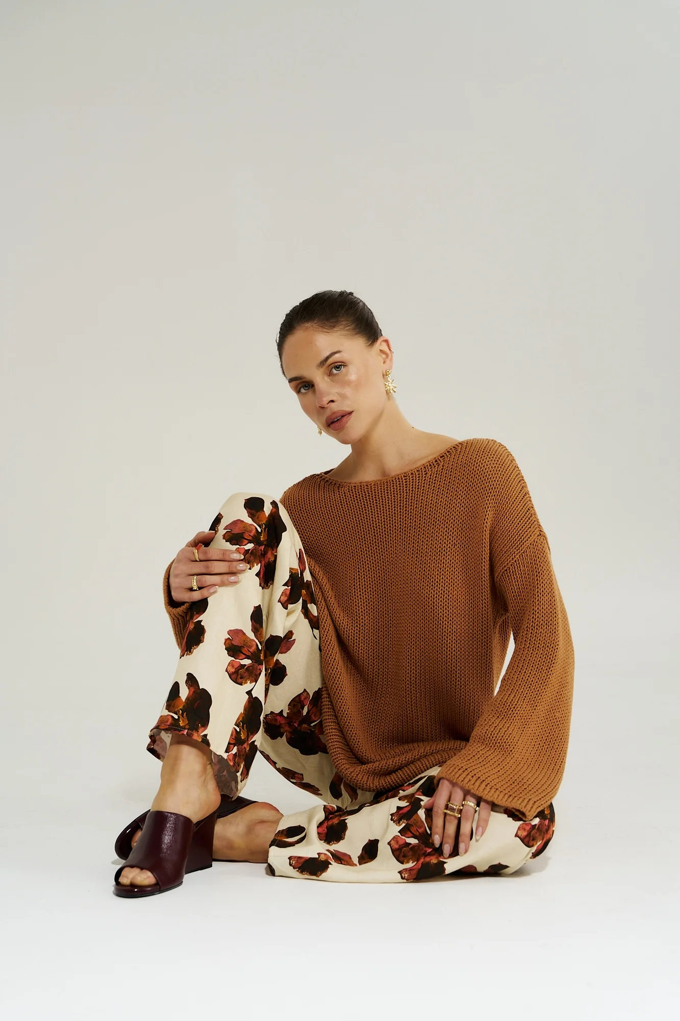 SUMMI SUMMI Womens Bell Long Sleeve Knit in Toffee - Image 13