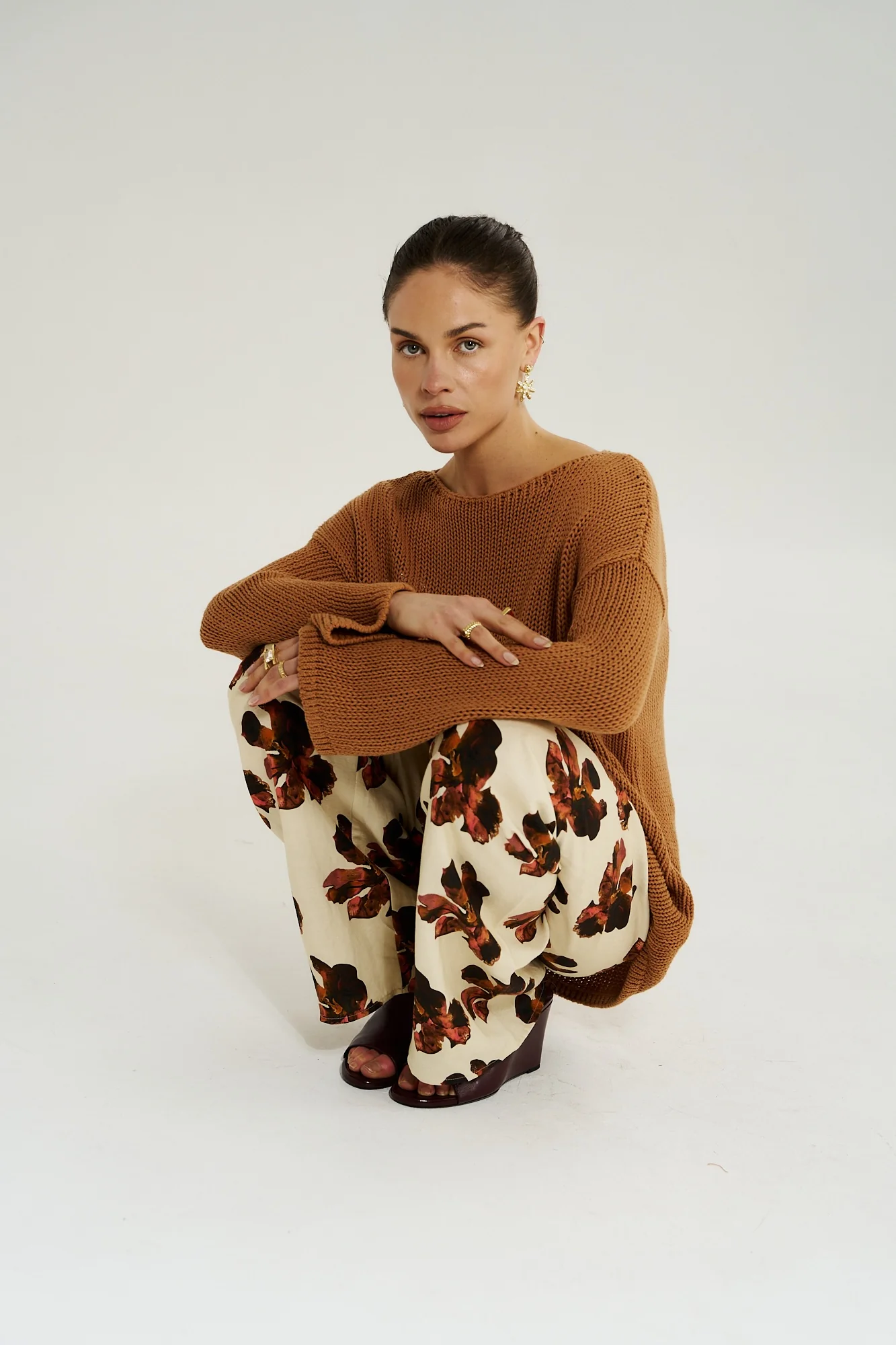 SUMMI SUMMI Womens Bell Long Sleeve Knit in Toffee - Image 16