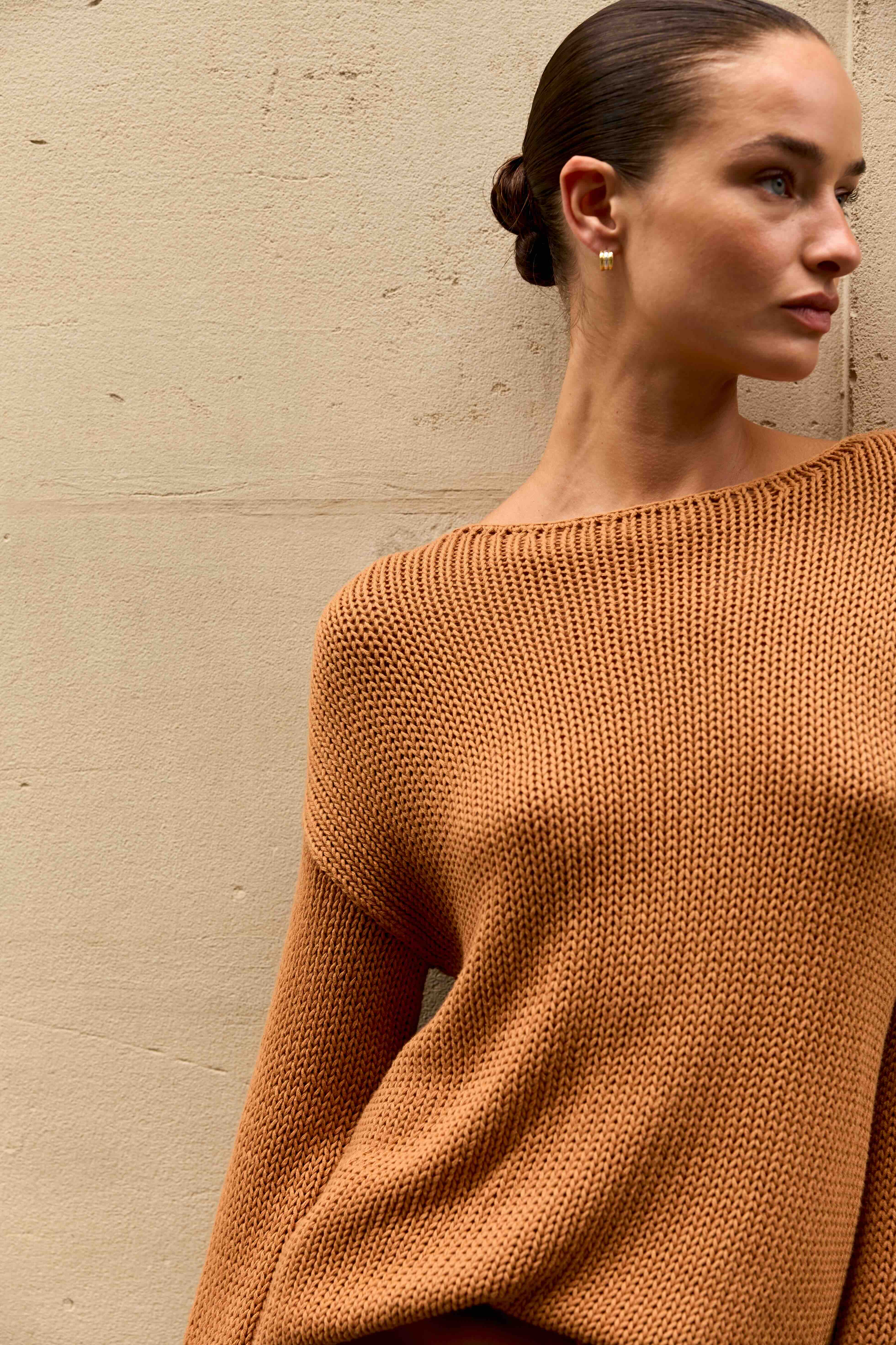 SUMMI SUMMI Womens Bell Long Sleeve Knit in Toffee - Image 2